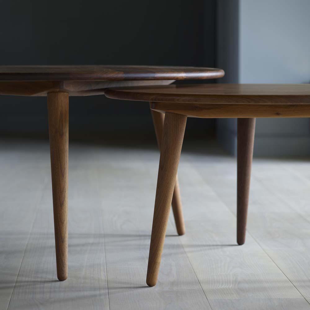 Laqué Table basse Hans J. Wegner CH008 Ø78 cm x H44 cm Noyer laqué pour Carl Hansen en vente