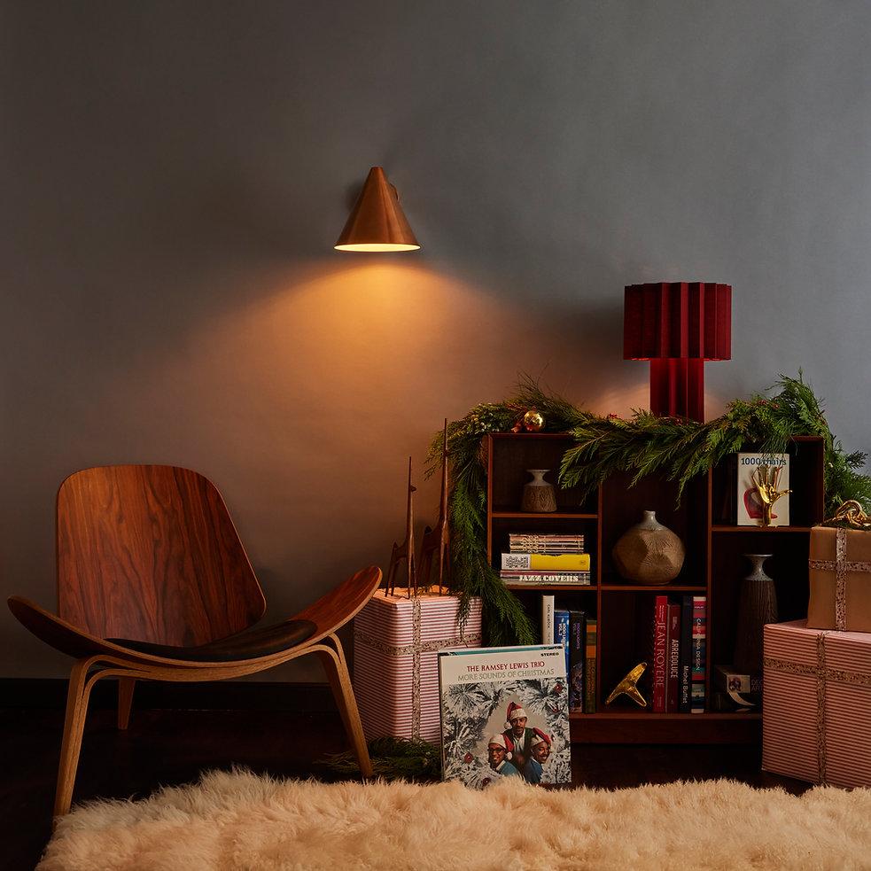Hans J. Wegner 'CH07 Shell' 60th Anniversary Lounge Chair en cuir pour Carl Hansen & Son.

L'histoire de la modernité danoise commence en 1908, lorsque Carl Hansen ouvre son premier atelier. Son engagement ferme en faveur de la beauté, du confort,