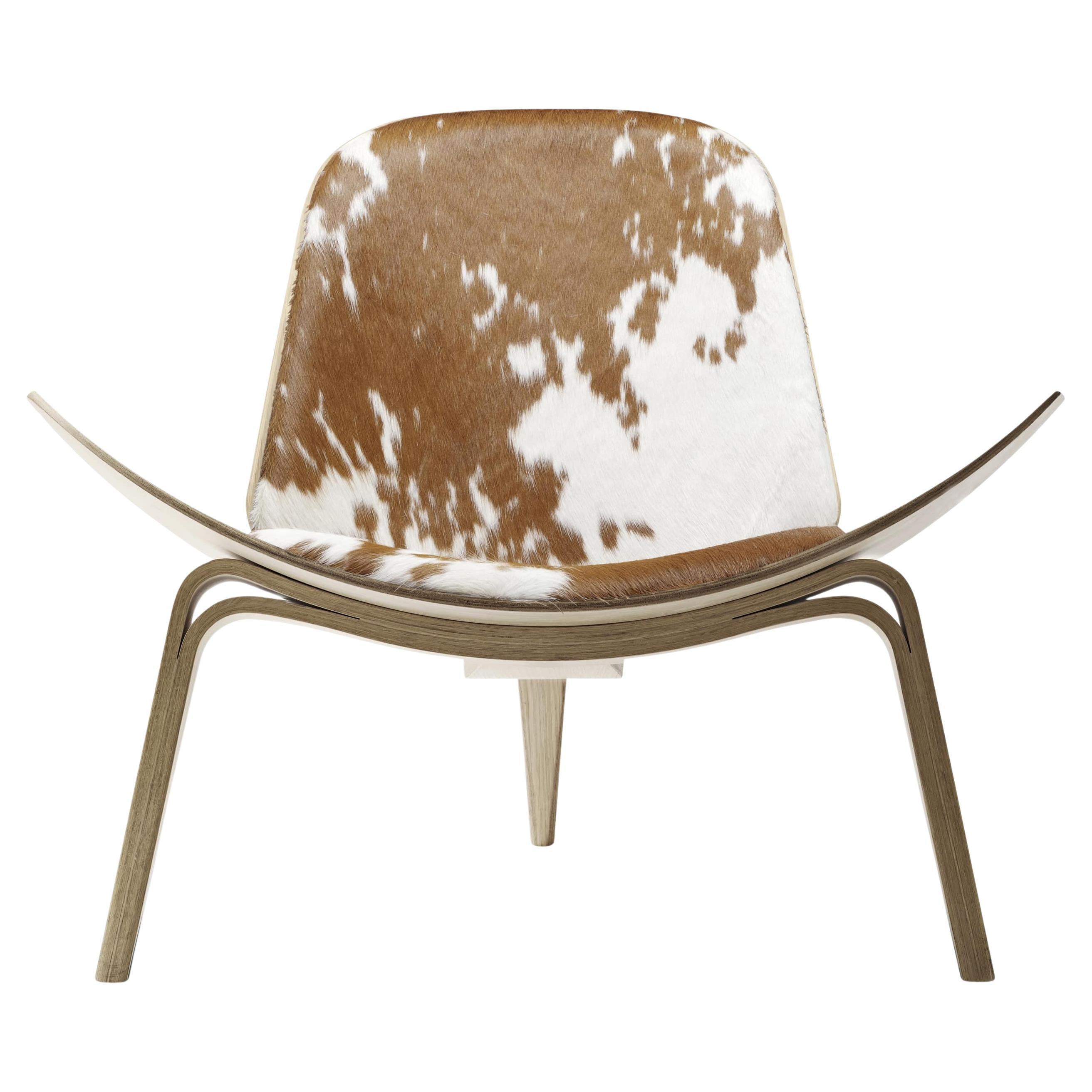 Hans J. Wegner CH07 Chaise Shell Brown/White Cowhide Oak White Oil Carl Hansen