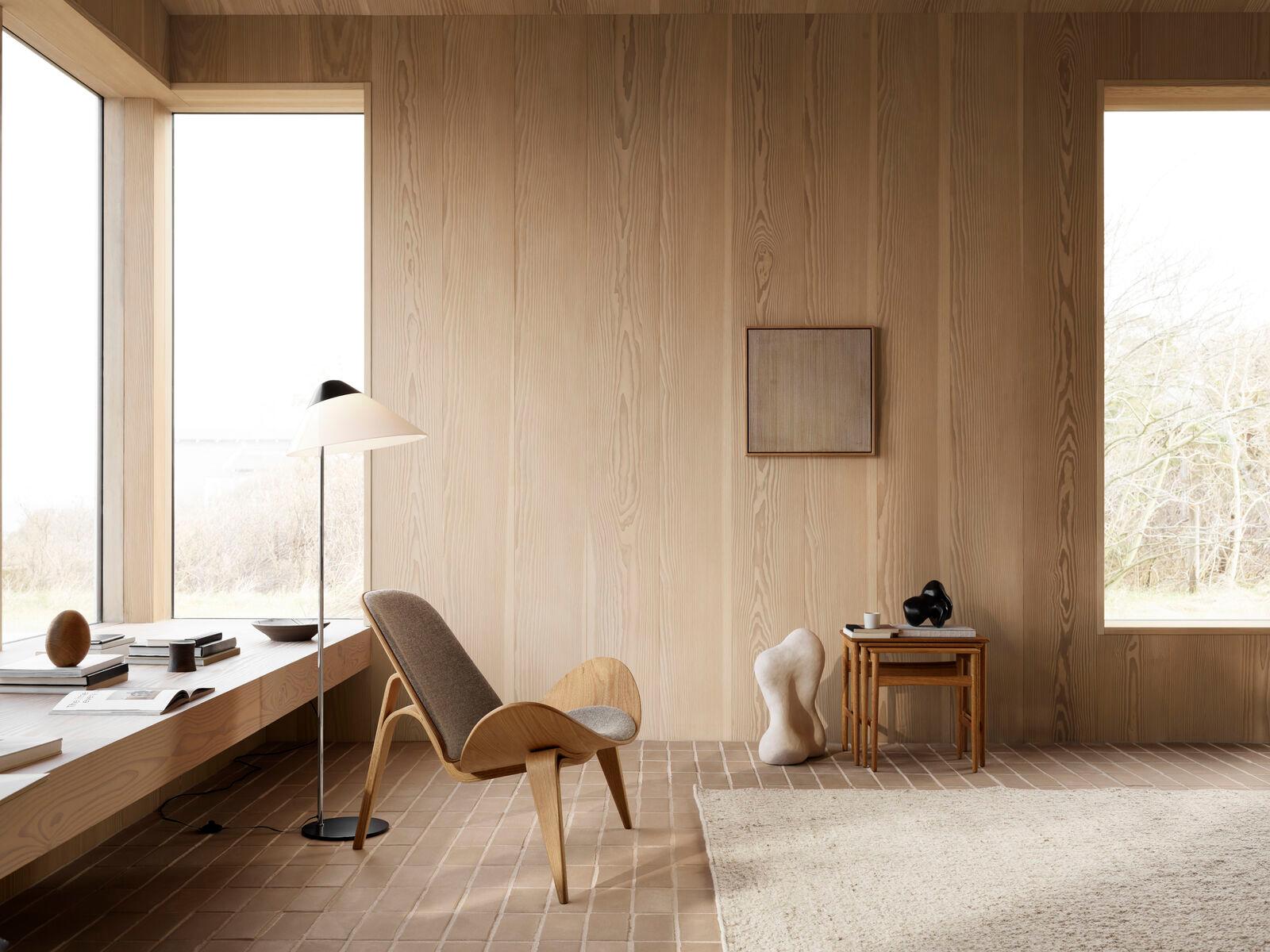 Hans J. Wegner CH07 Shell Chair Brown/White Cowhide Walnut Lacquer Carl Hansen Neuf - En vente à New York, NY