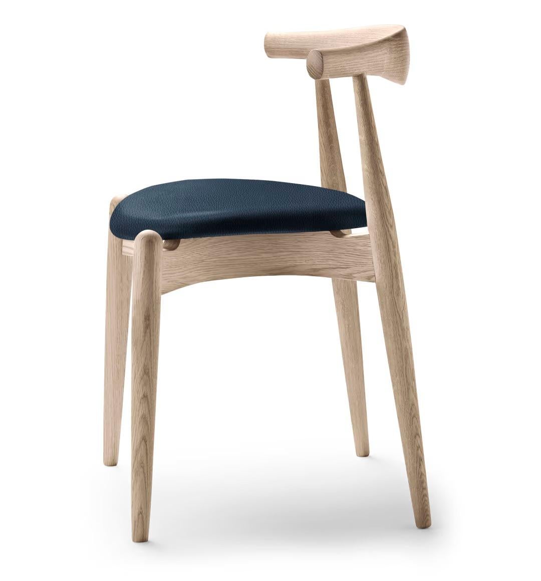 Sedia Hans J. Wegner 'CH20' in Oak, pelle e sapone per Carl Hansen & Son

La storia del Modernismo Danese inizia nel 1908, quando Carl Hansen aprì il suo primo laboratorio. Il suo impegno per la bellezza, il comfort, la raffinatezza e l'artigianato