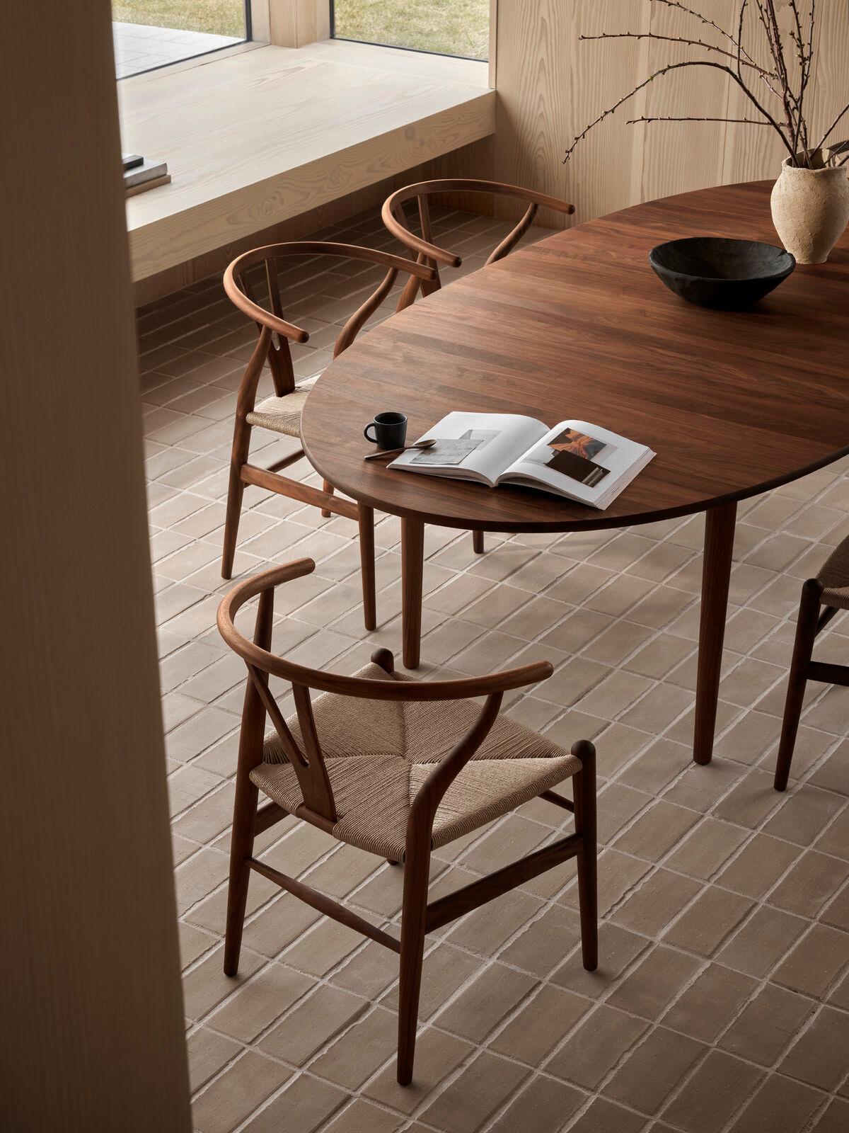 Hans J. Wegner CH24 Stuhl Nussbaum Lack Natur Papercord für Carl Hansen (Moderne der Mitte des Jahrhunderts) im Angebot