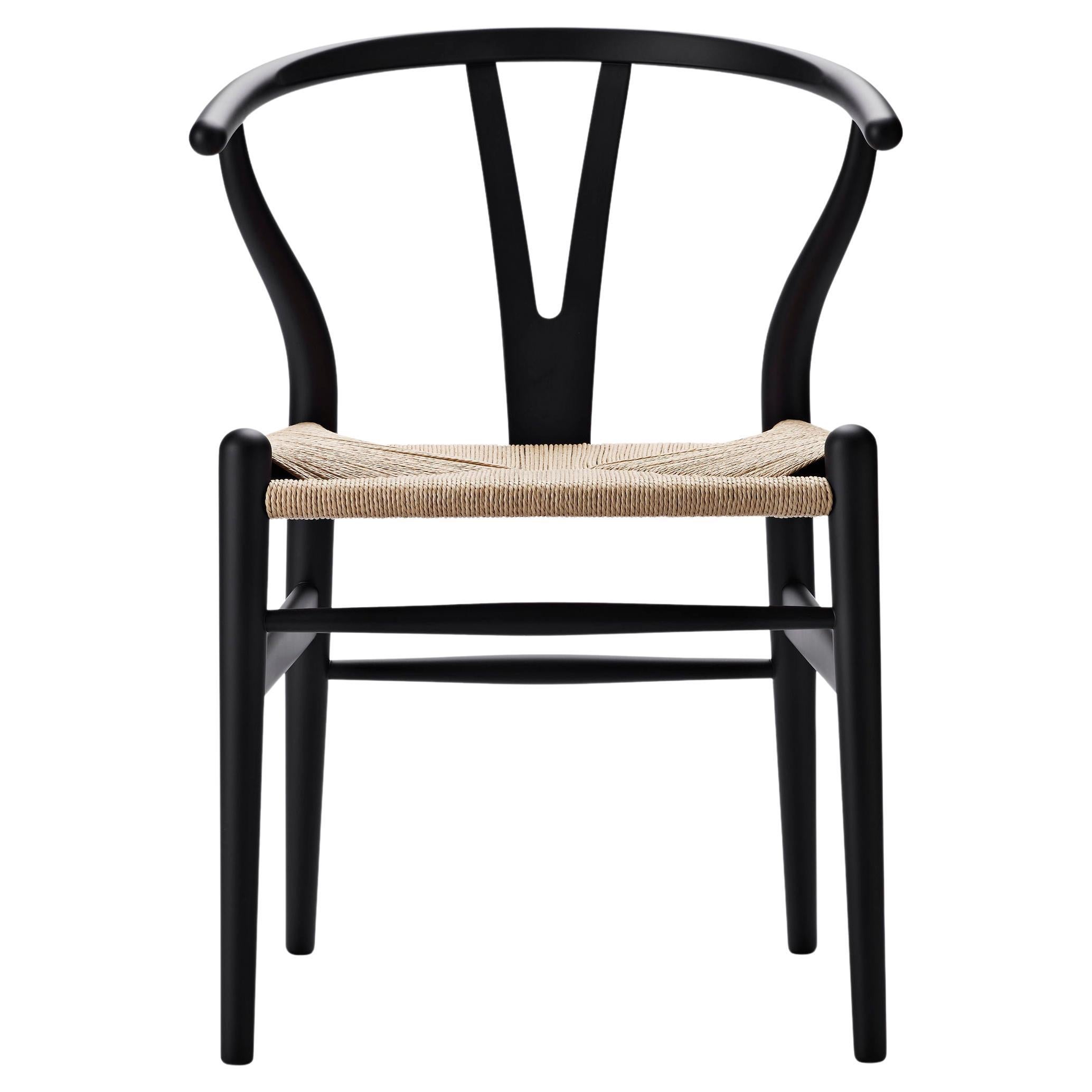 Hans J. Wegner CH24 Wishbone Chair Buche Schwarz Natural Papercord für Carl Hansen