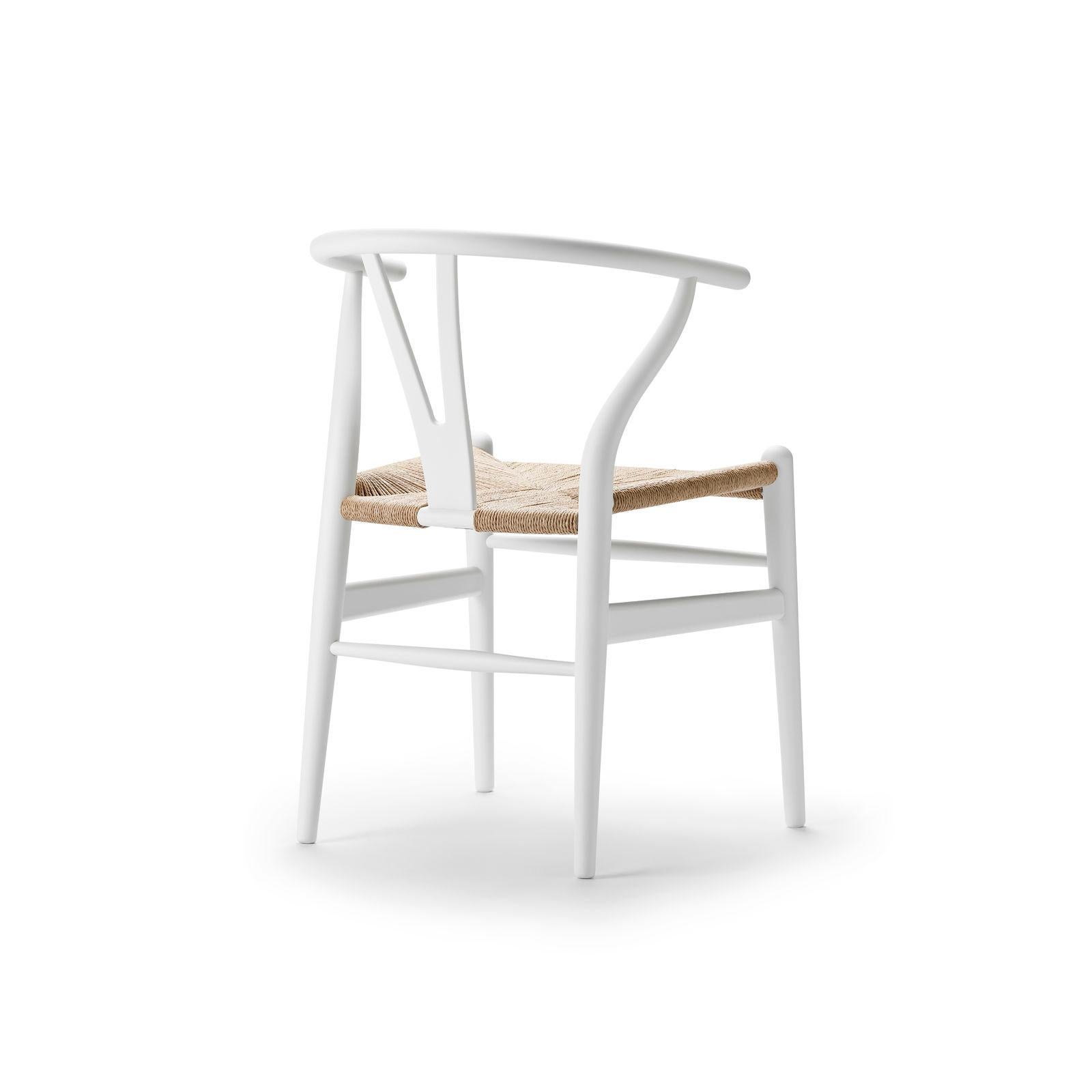Hans J. Wegner CH24 Wishbone Chair Buche Weiß Natural Papercord für Carl Hansen (Moderne der Mitte des Jahrhunderts) im Angebot