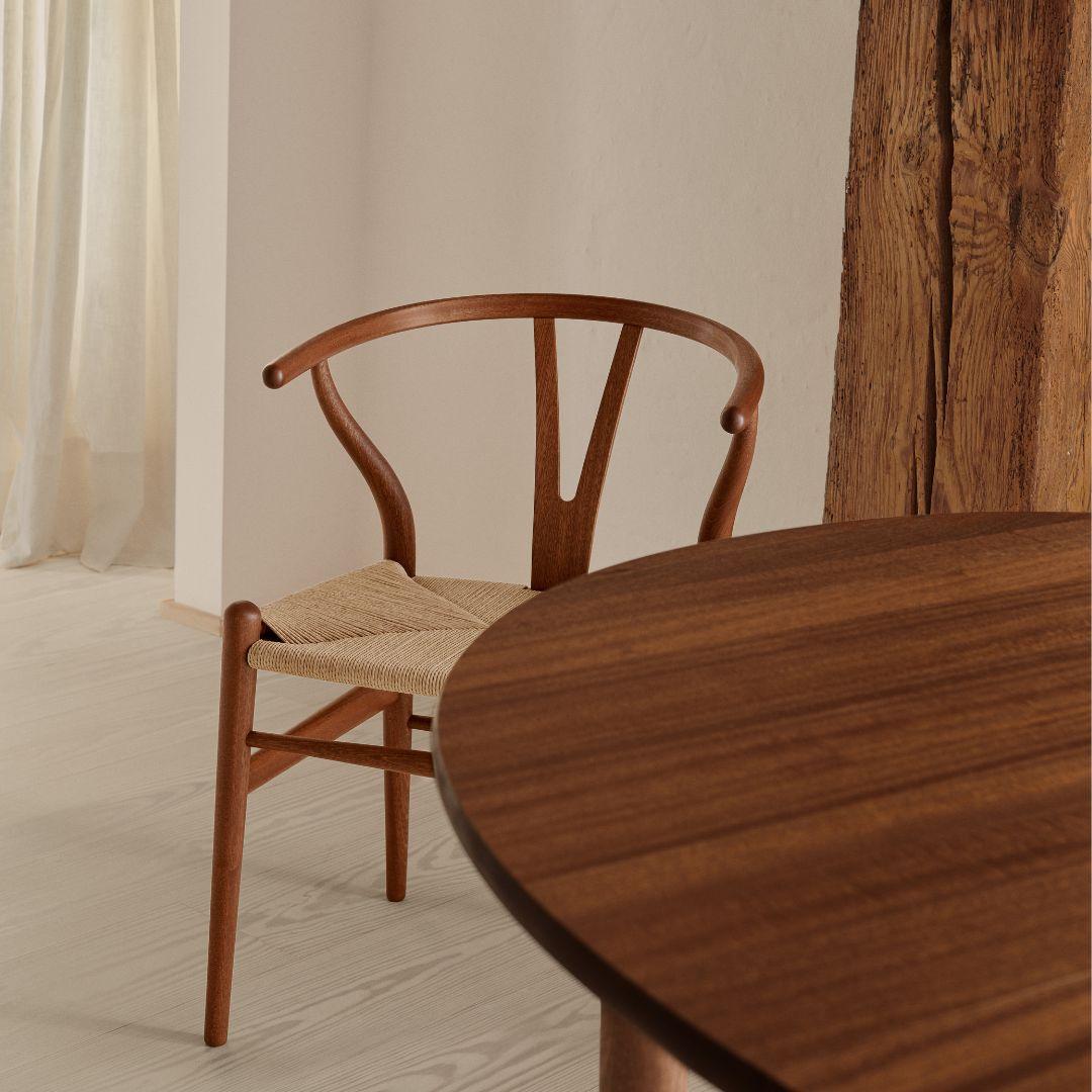 Hans J. Wegner 'CH24 Wishbone' Stuhl aus Mahagoni und Öl für Carl Hansen & Sohn (Moderne der Mitte des Jahrhunderts) im Angebot