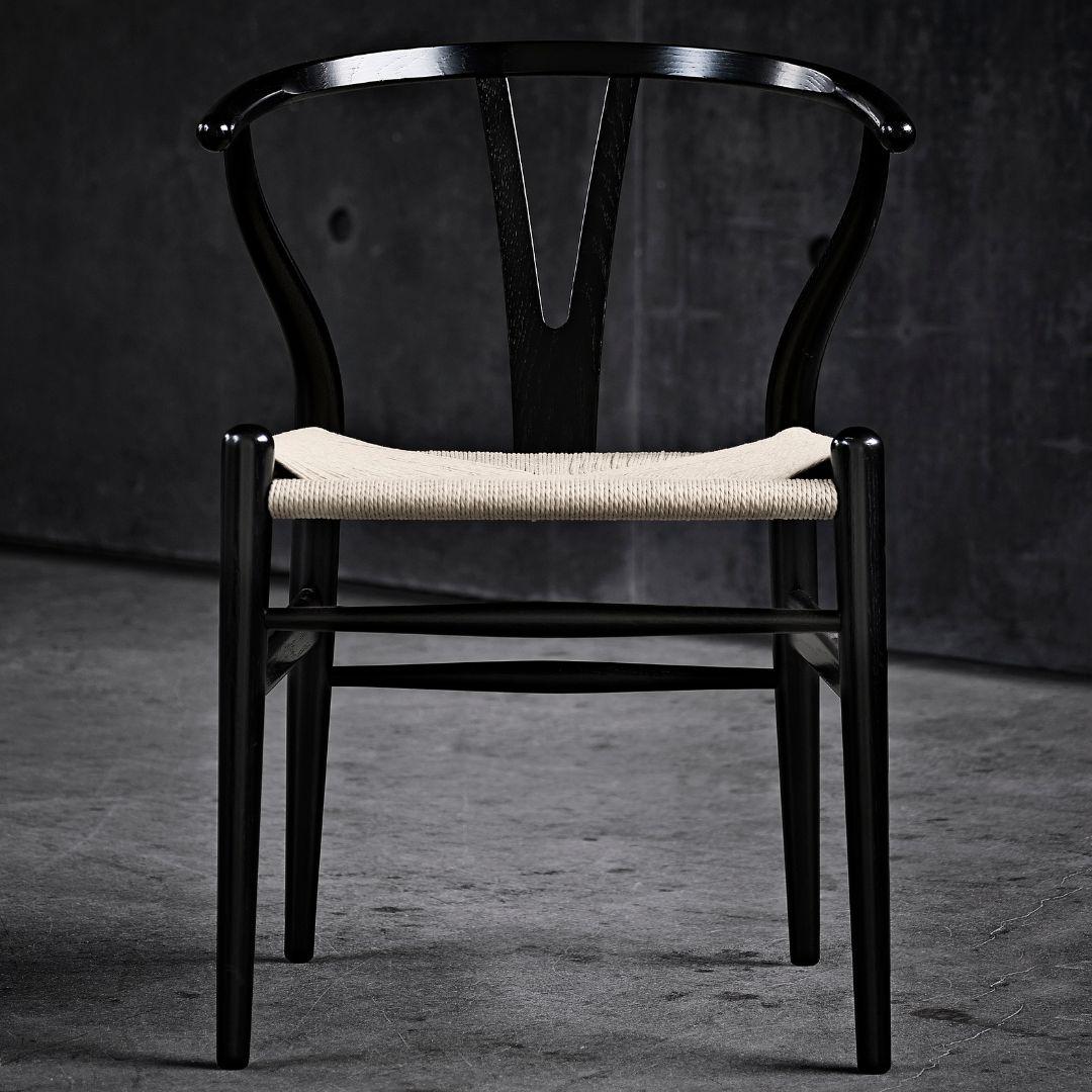 Peint Chaise « CH24 Wishbone » de Hans J. Wegner en chêne et peinture noire pour Carl Hansen & Son en vente