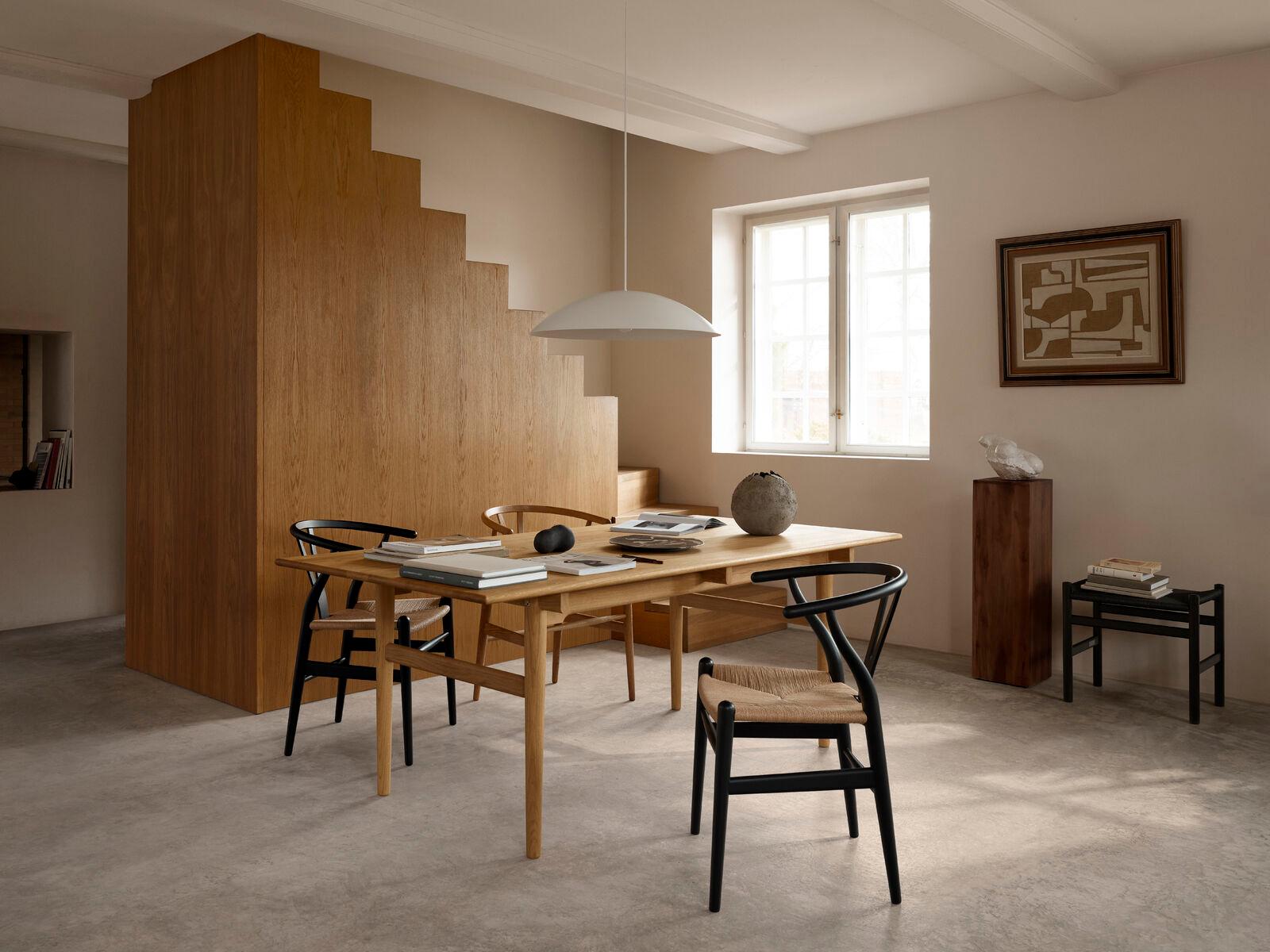 Hans J. Wegner CH24 Wishbone Chair Oak Black Natural Papercord für Carl Hansen im Zustand „Neu“ im Angebot in New York, NY