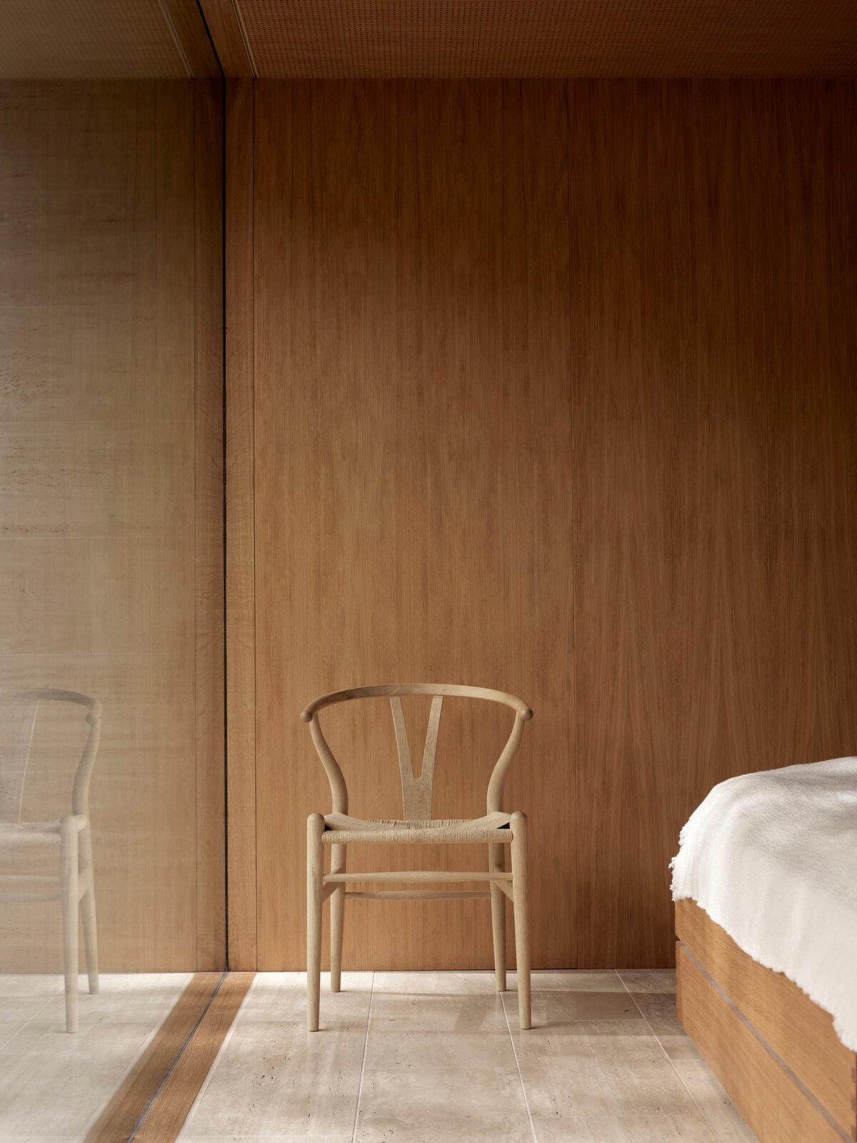 Hans J. Wegner CH24 Wishbone Chair Oak Soap Natural Papercord für Carl Hansen (Dänisch) im Angebot