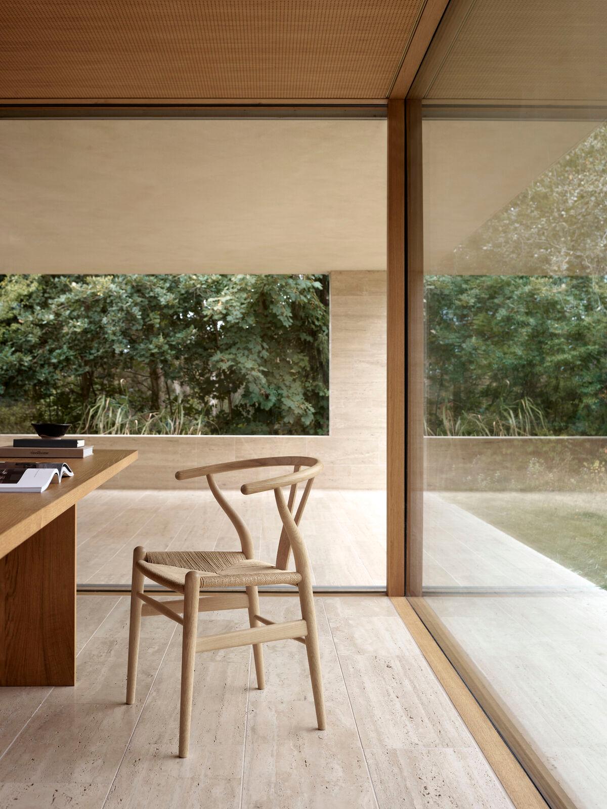 Hans J. Wegner CH24 Wishbone Chair Oak Soap Natural Papercord für Carl Hansen im Zustand „Neu“ im Angebot in New York, NY