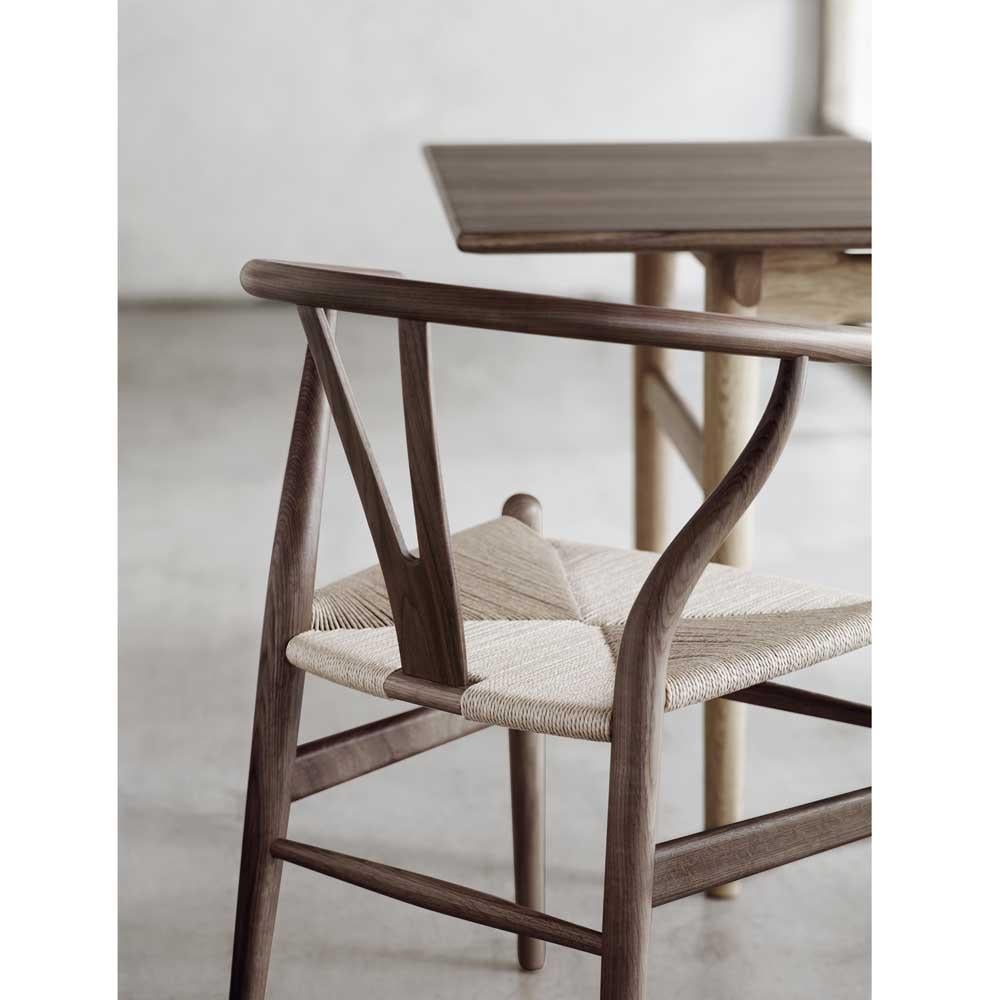 Hans J. Wegner CH24 Wishbone Chair Nussbaumöl Natural Papercord für Carl Hansen (Dänisch) im Angebot