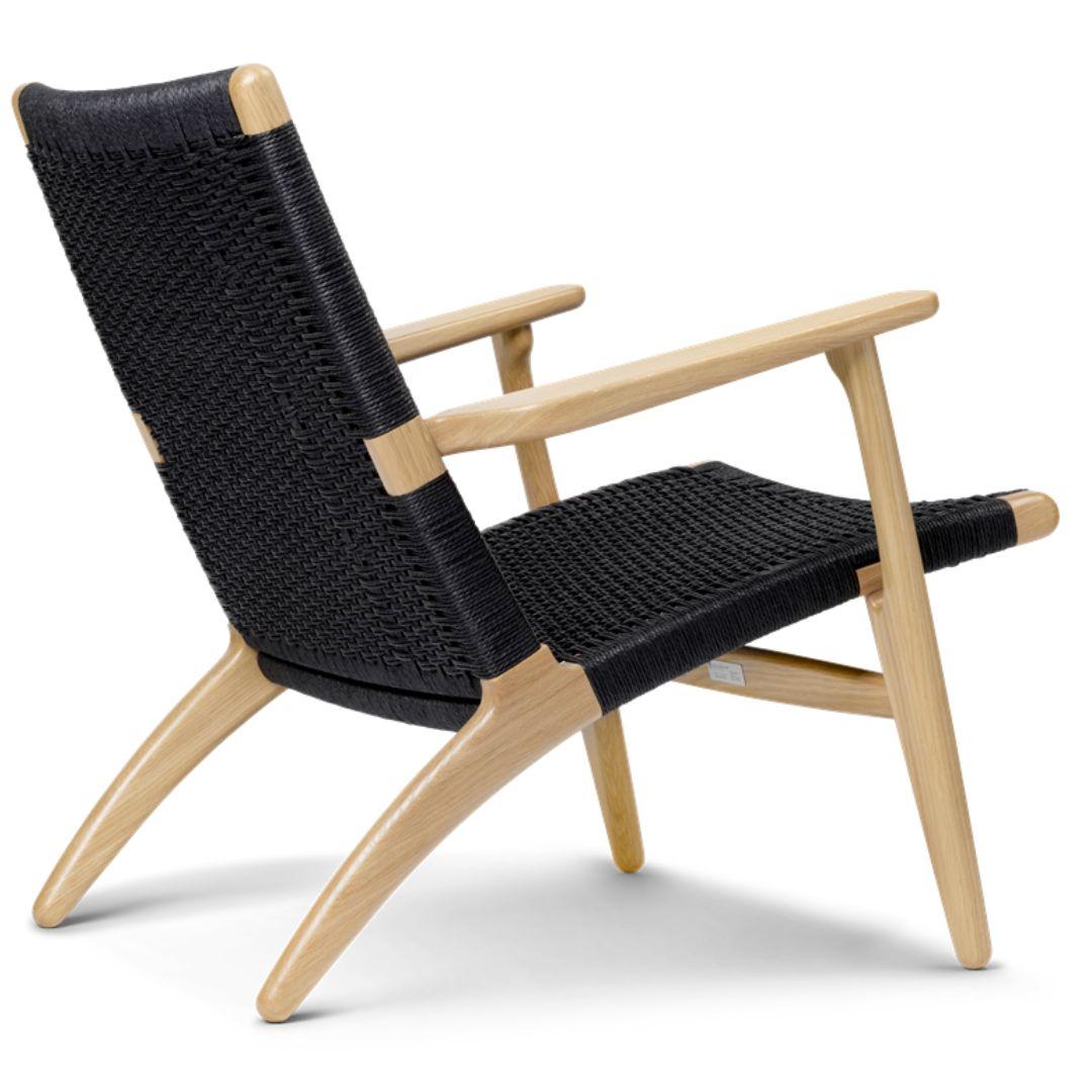 Hans J Wegner 'Ch25' Chair in Walnut, Oil & Papercord for Carl Hansen & Son For Sale 4