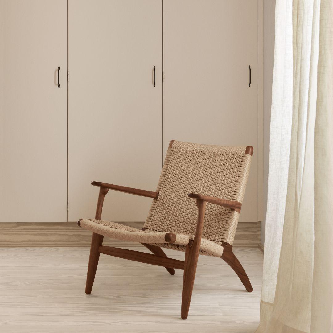 Hans J Wegner 'Ch25' Stuhl aus Nussbaumholz, Öl und Papierkordel für Carl Hansen & Sohn (Moderne der Mitte des Jahrhunderts) im Angebot