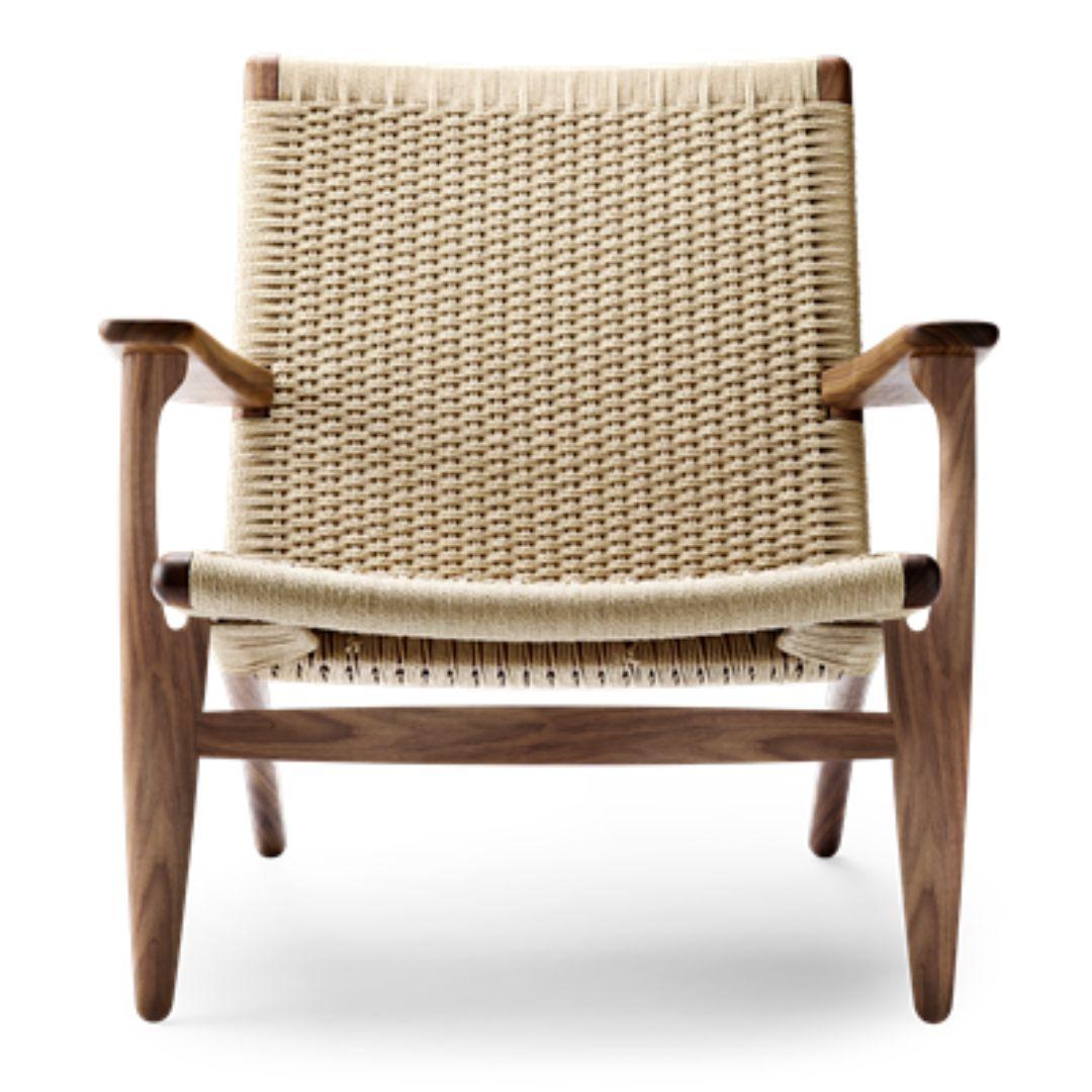 Contemporary Hans J Wegner 'Ch25' Chair in Walnut, Oil & Papercord for Carl Hansen & Son For Sale