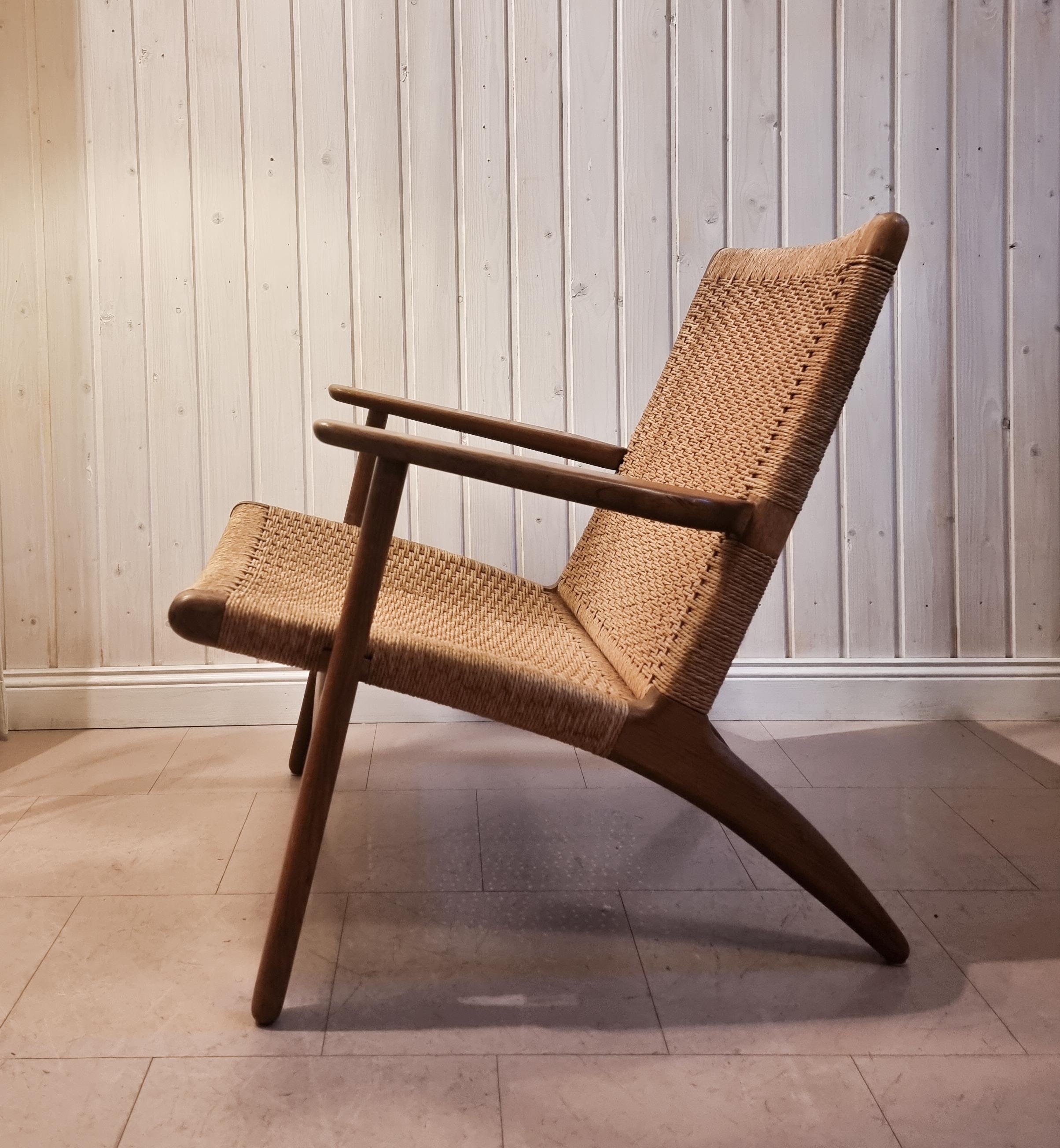 Mid-Century Modern Hans J Wegner, CH25 Easy Chair, Carl Hansen & Son, Scandinavian Modern /Mid1900s For Sale