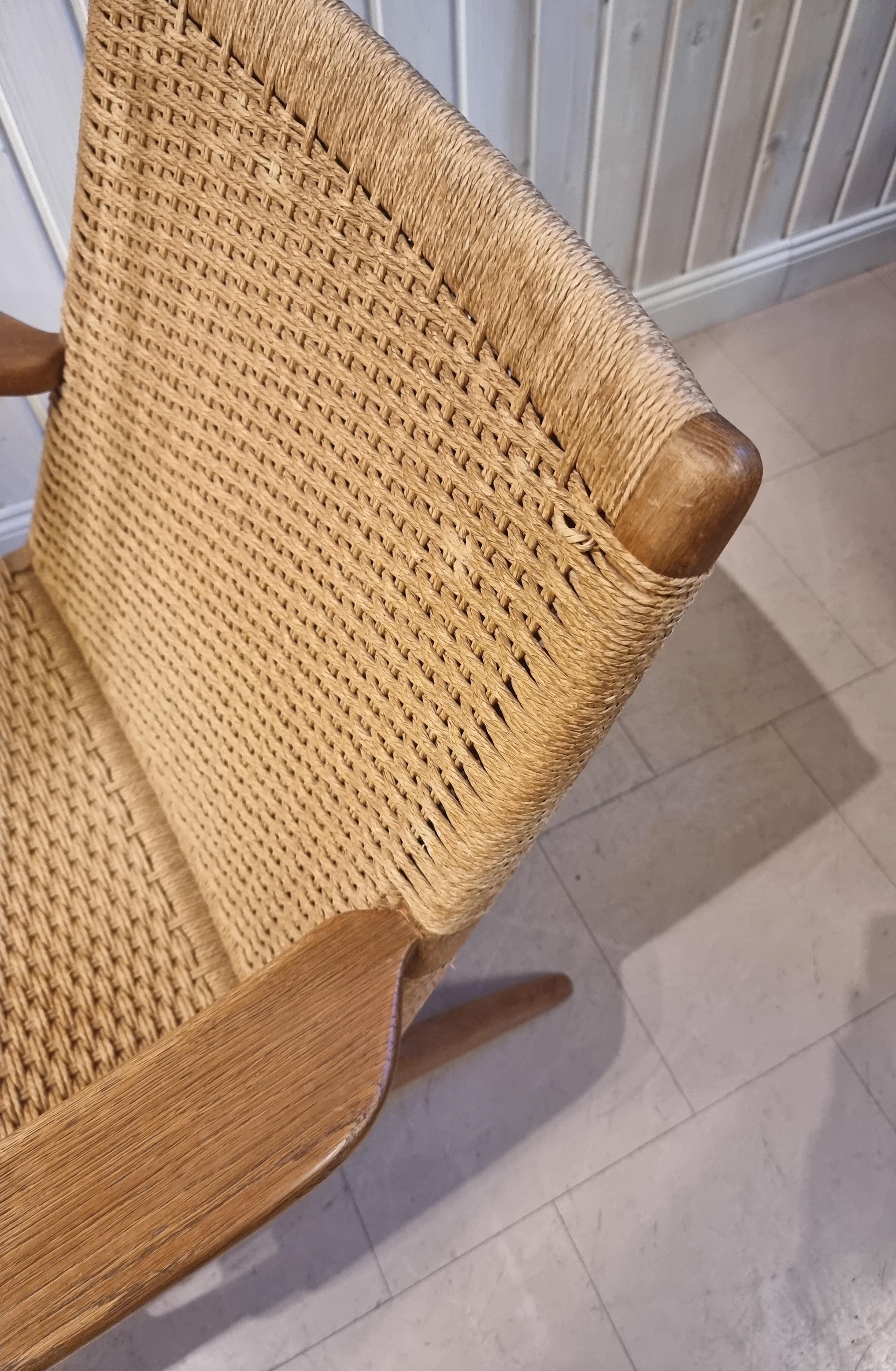 Hans J Wegner, CH25 Easy Chair, Carl Hansen & Son, Scandinavian Modern /Mid1900s In Good Condition For Sale In Stockholm, SE