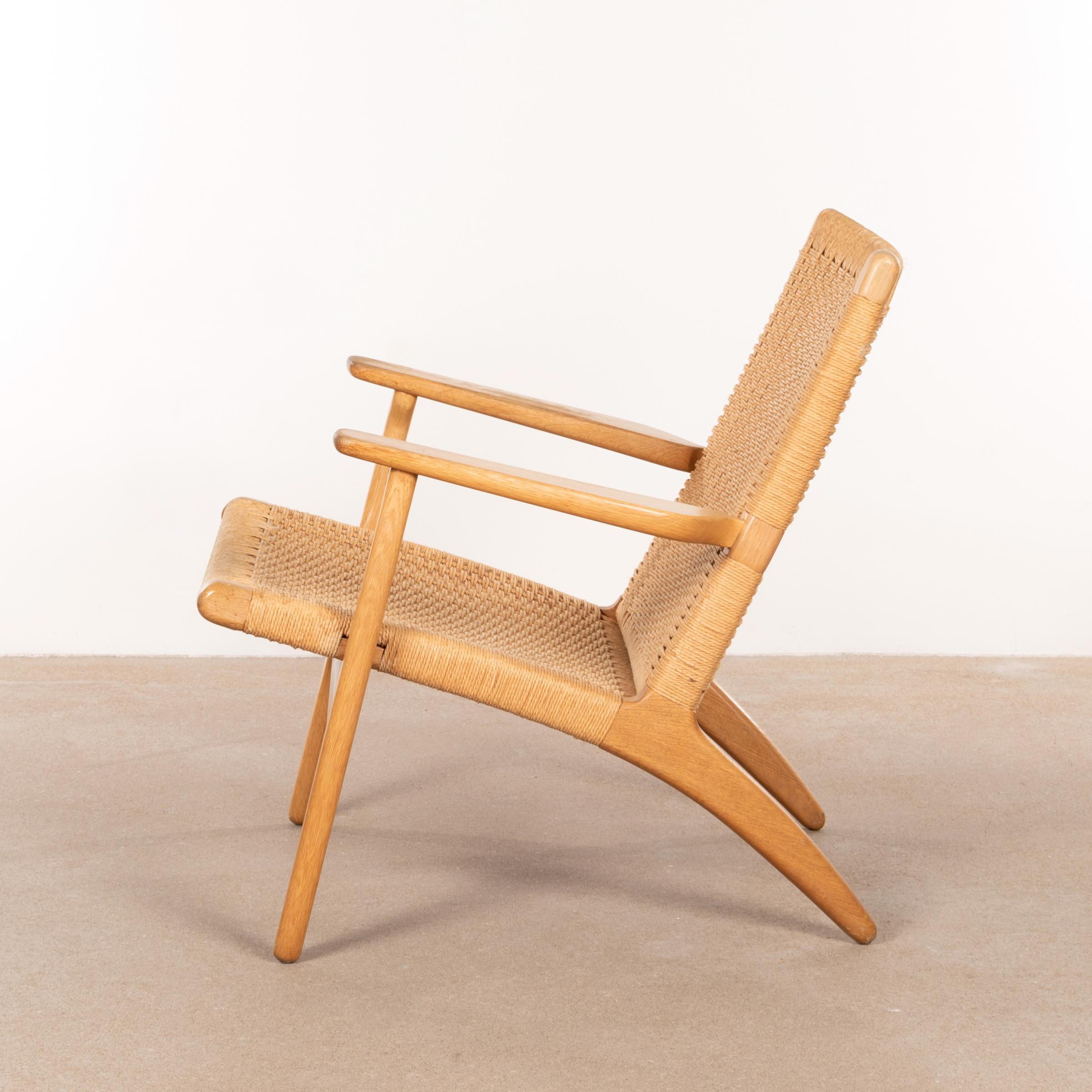 Mid-20th Century Hans J. Wegner CH25 Lounge Chair in Oak and Naturel Cord for Carl Hansen & Søn