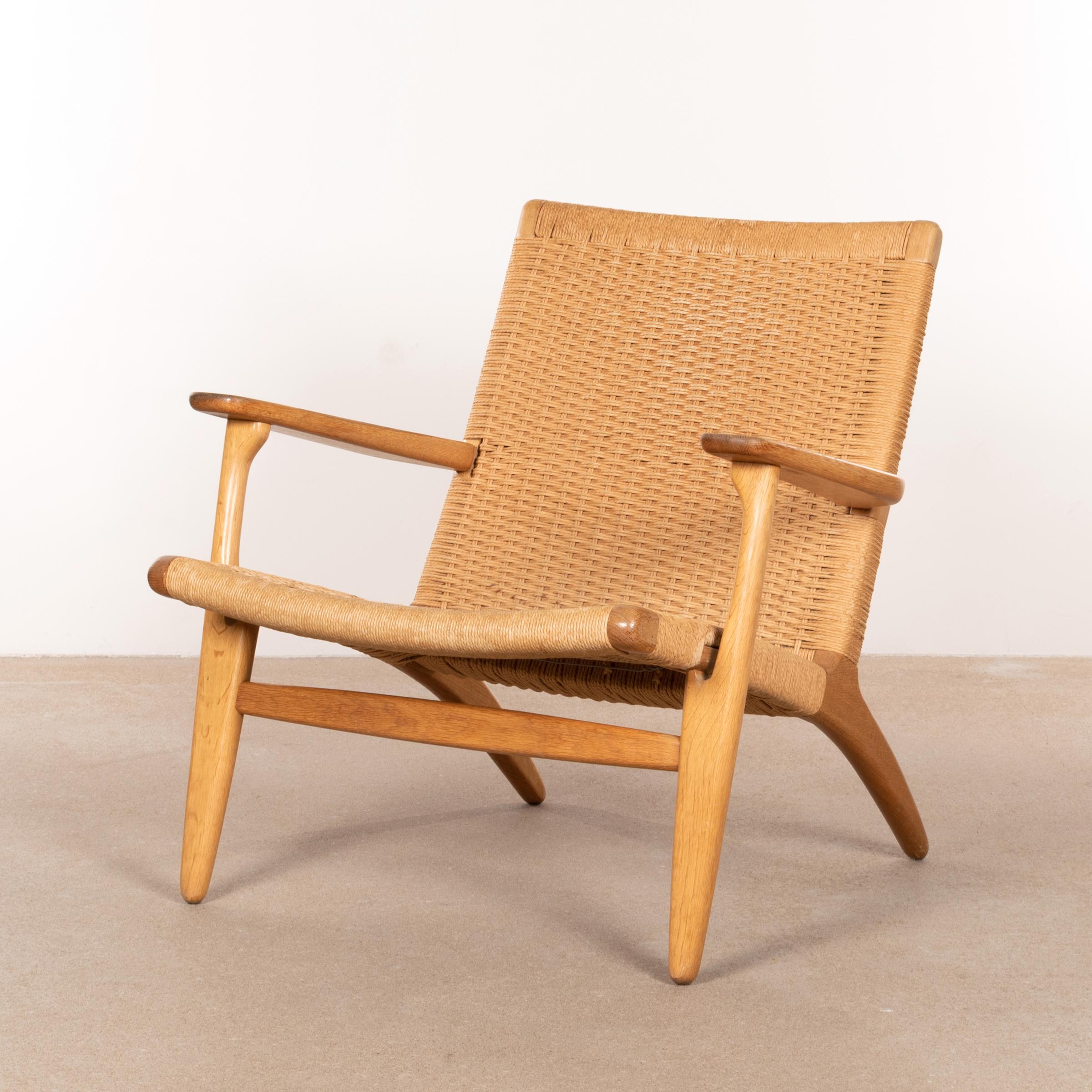 Hans J. Wegner CH25 Lounge Chair in Oak and Naturel Cord for Carl Hansen & Søn 1