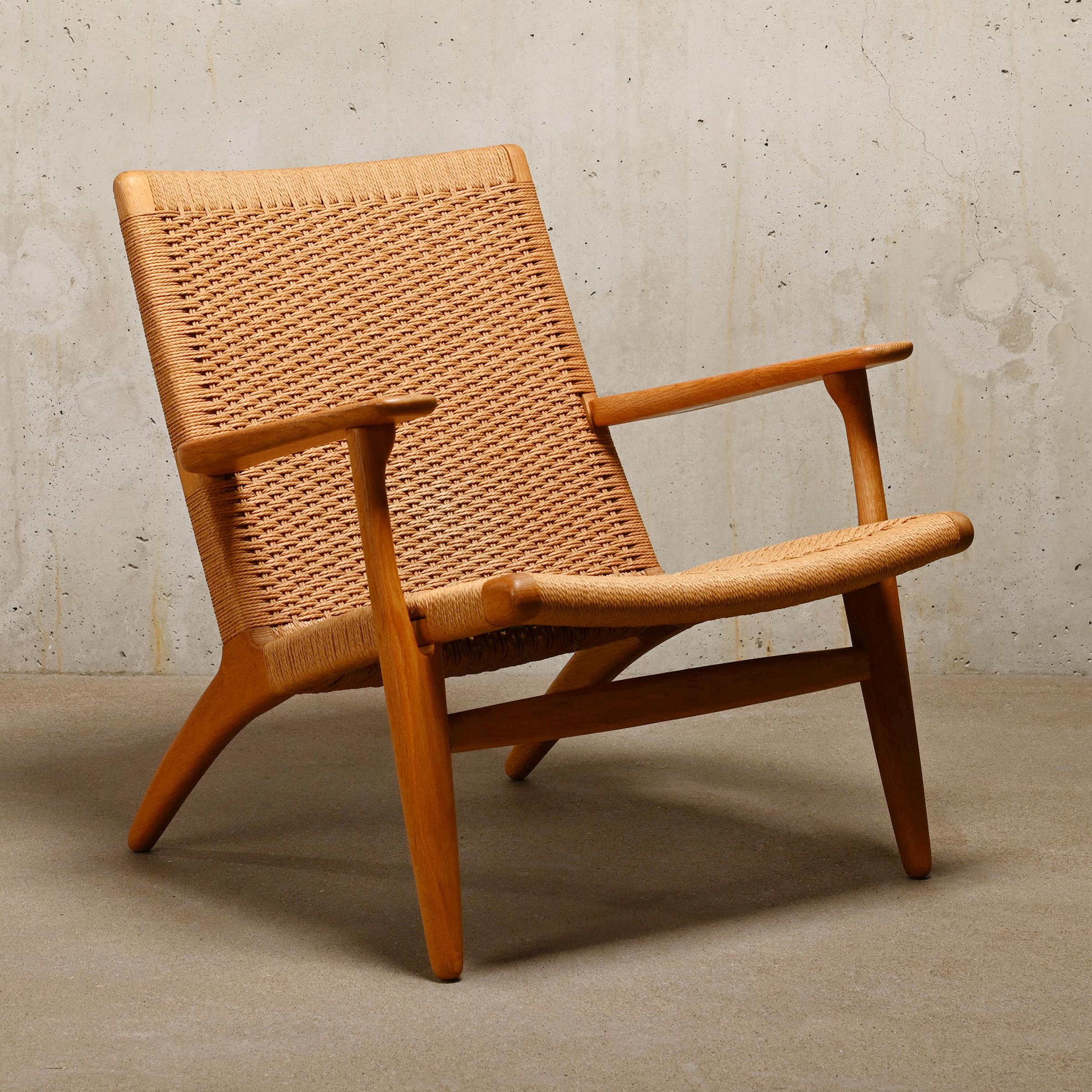 One of the many design icons by Hans J. Wegner for Carl Hansen & Son, Denmark designed in 1951. Great collaboration between aesthetics, comfort, craftsmanship and use of materials. The oak frame has many curved details. The paper cord is hand-woven