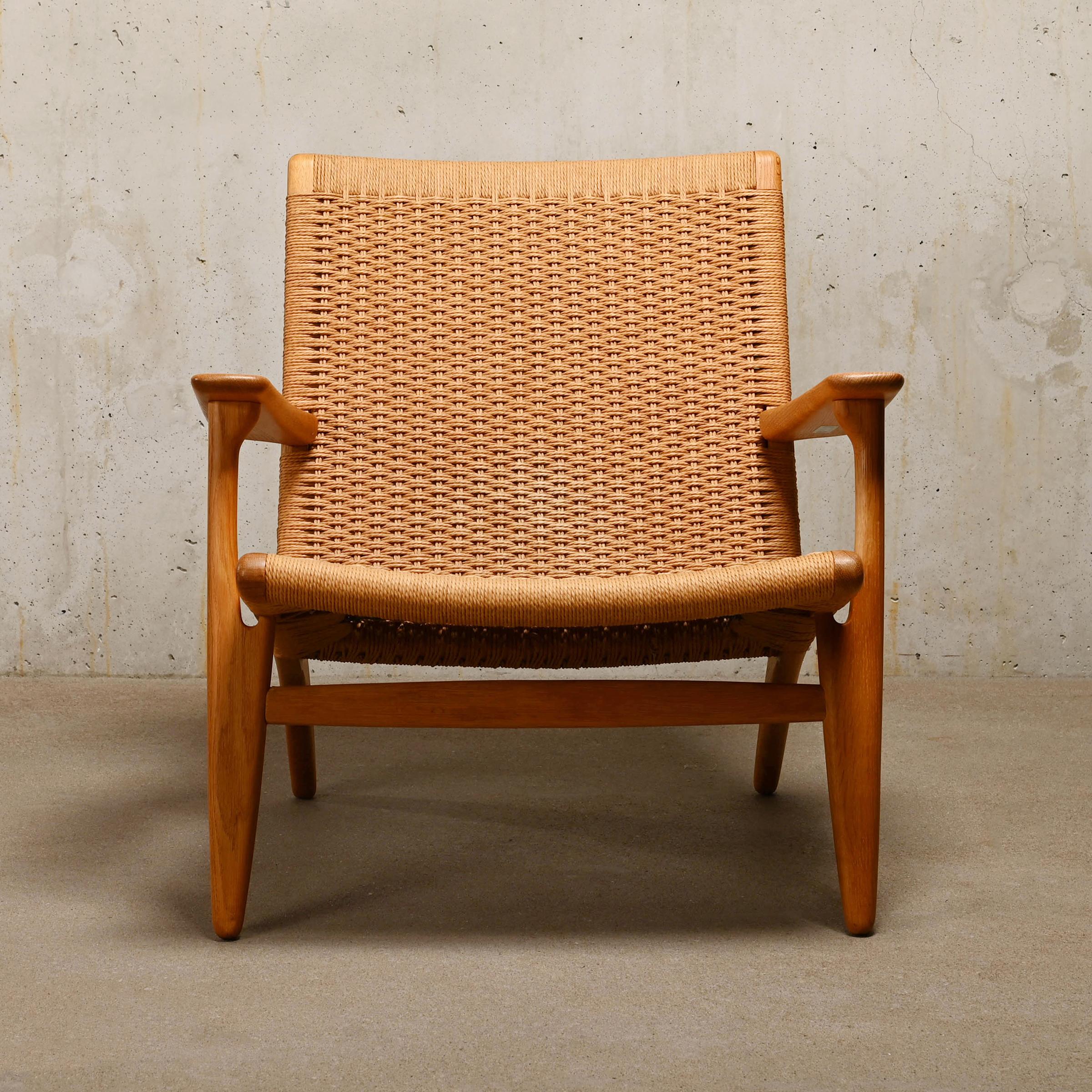 Scandinavian Modern Hans J. Wegner CH25 Lounge Chair in oak and paper-cord for Carl Hansen & Son
