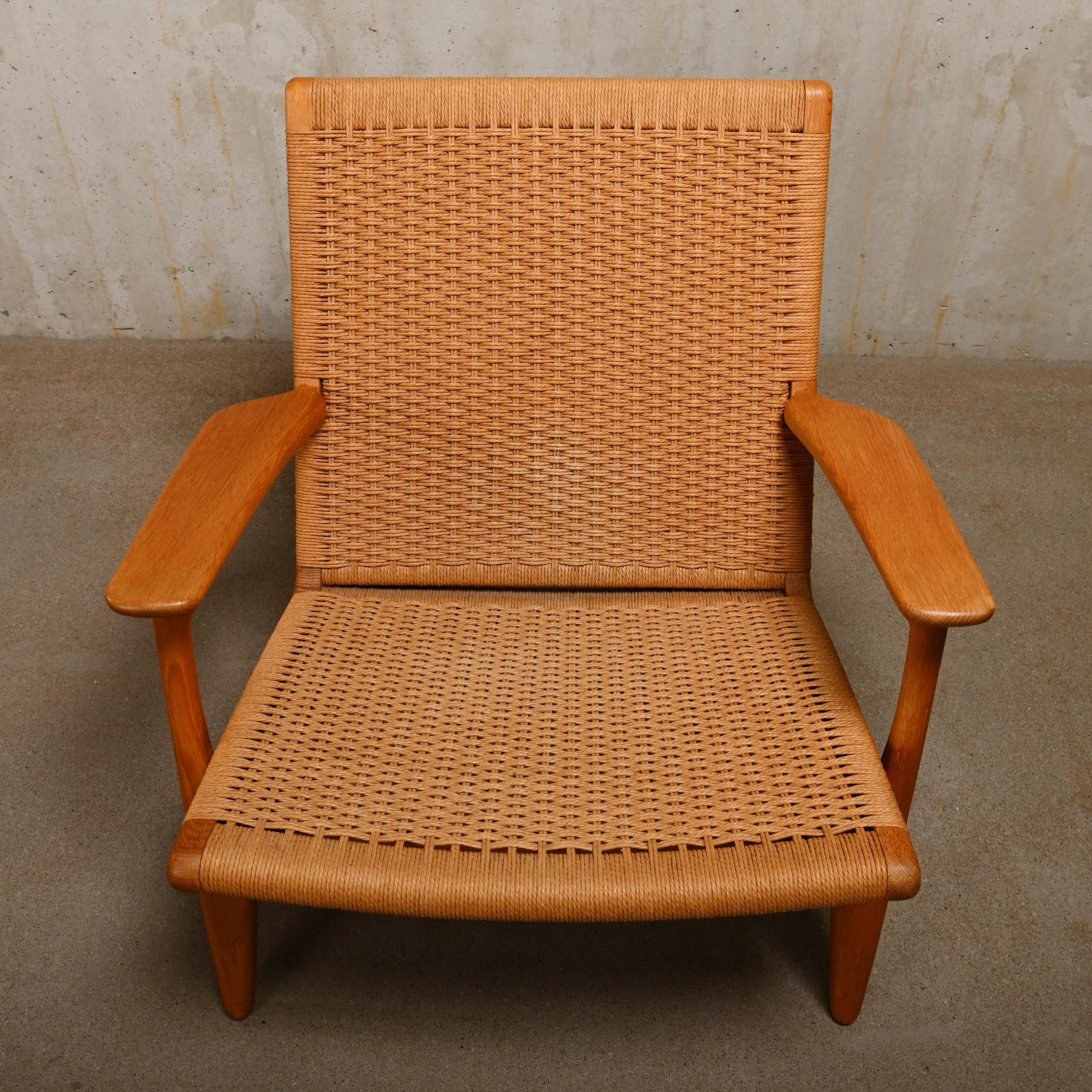 Hans J. Wegner CH25 Lounge Chair in oak and paper-cord for Carl Hansen & Son 1