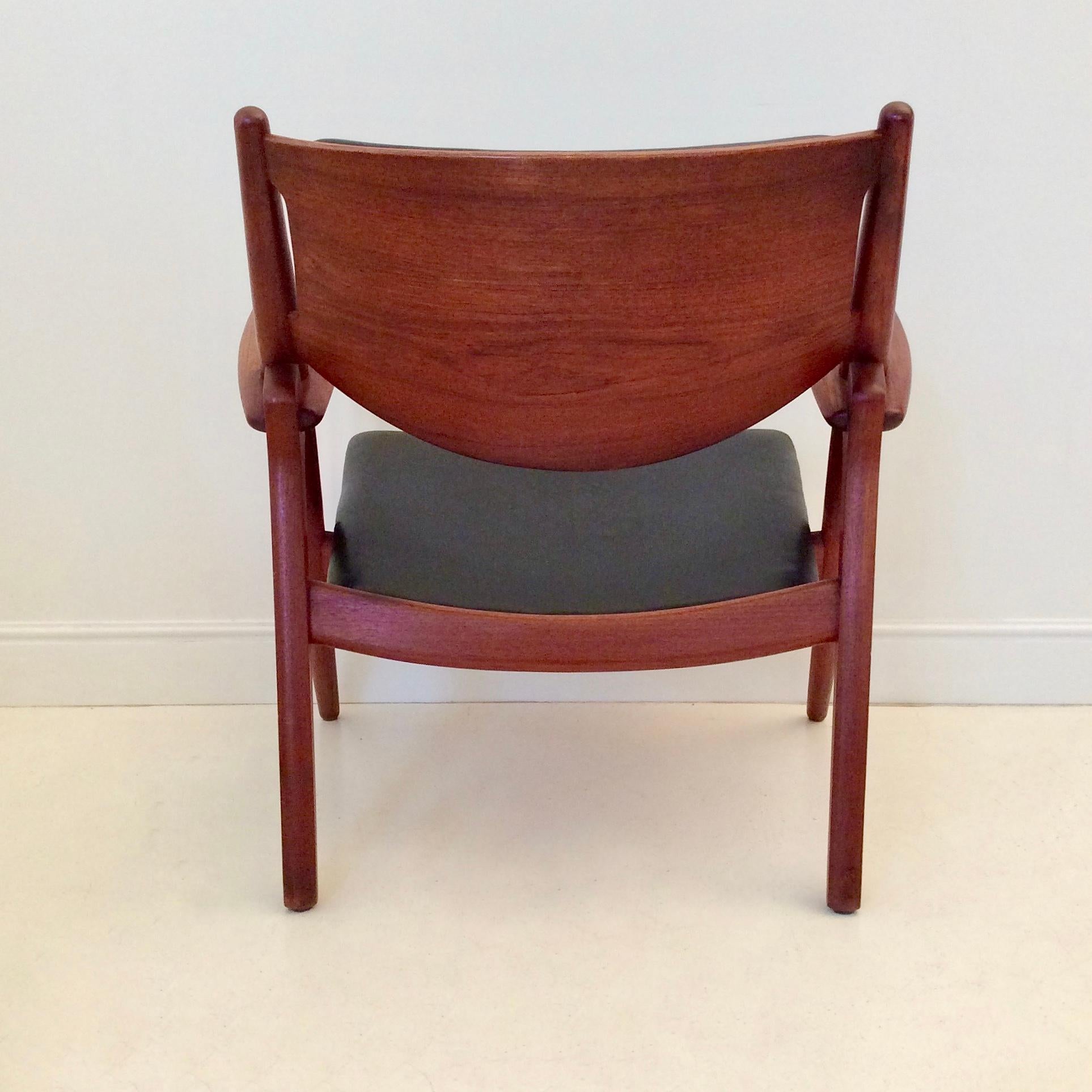 Hans J. Wegner Ch28 Sawbuck Armchair, circa 1960, Denmark (Mitte des 20. Jahrhunderts)