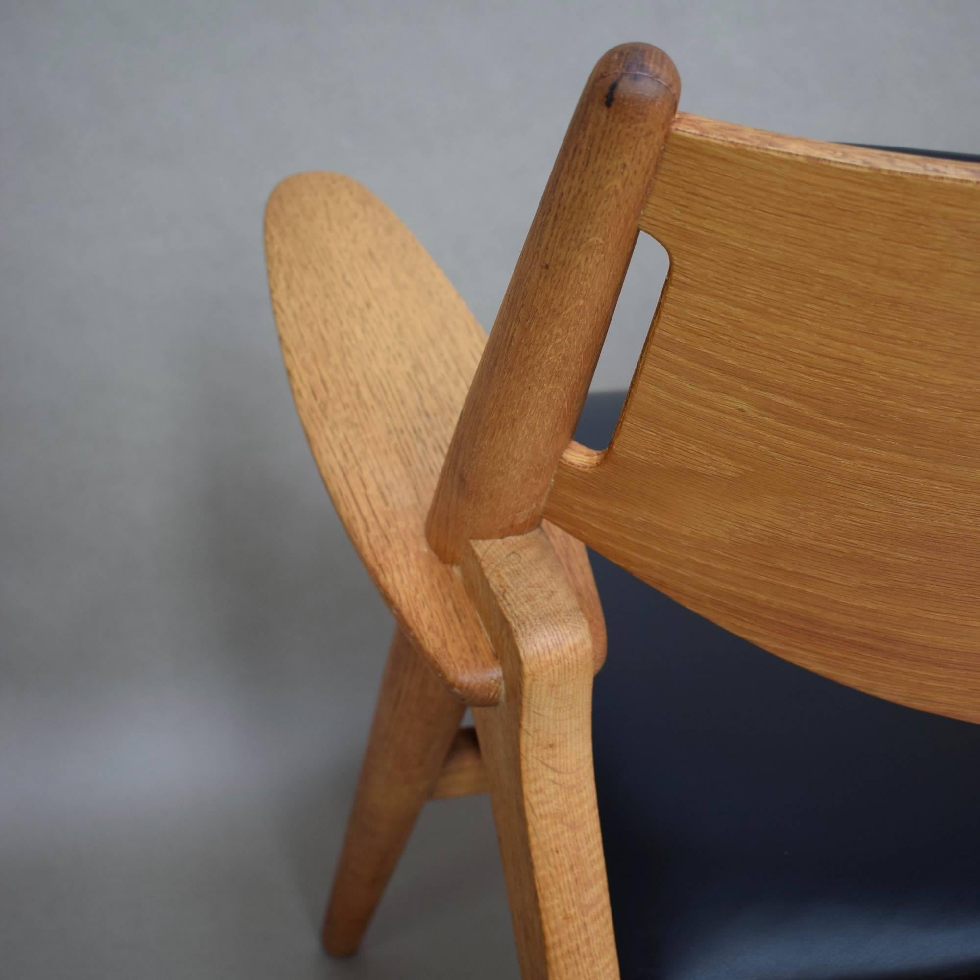 Hans J. Wegner CH28 Sawbuck Lounge Chair, Denmark, circa 1950 5