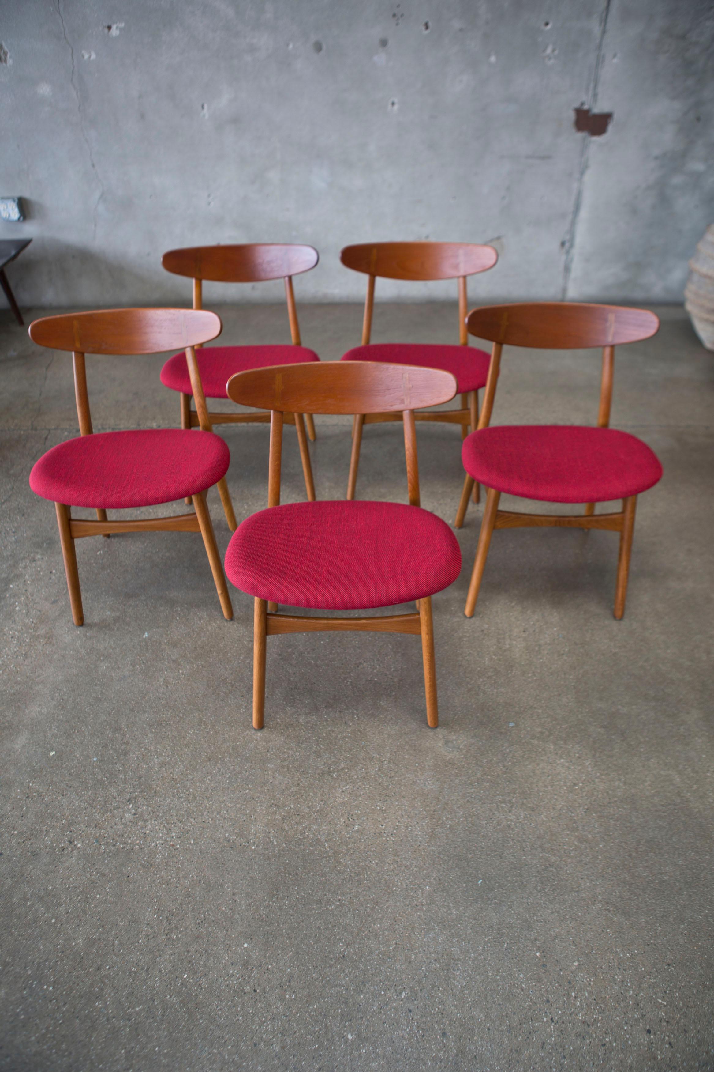 Hans J. Wegner CH30 Chairs in Teak and Oak Set of Five, Denmark, 1950s 4