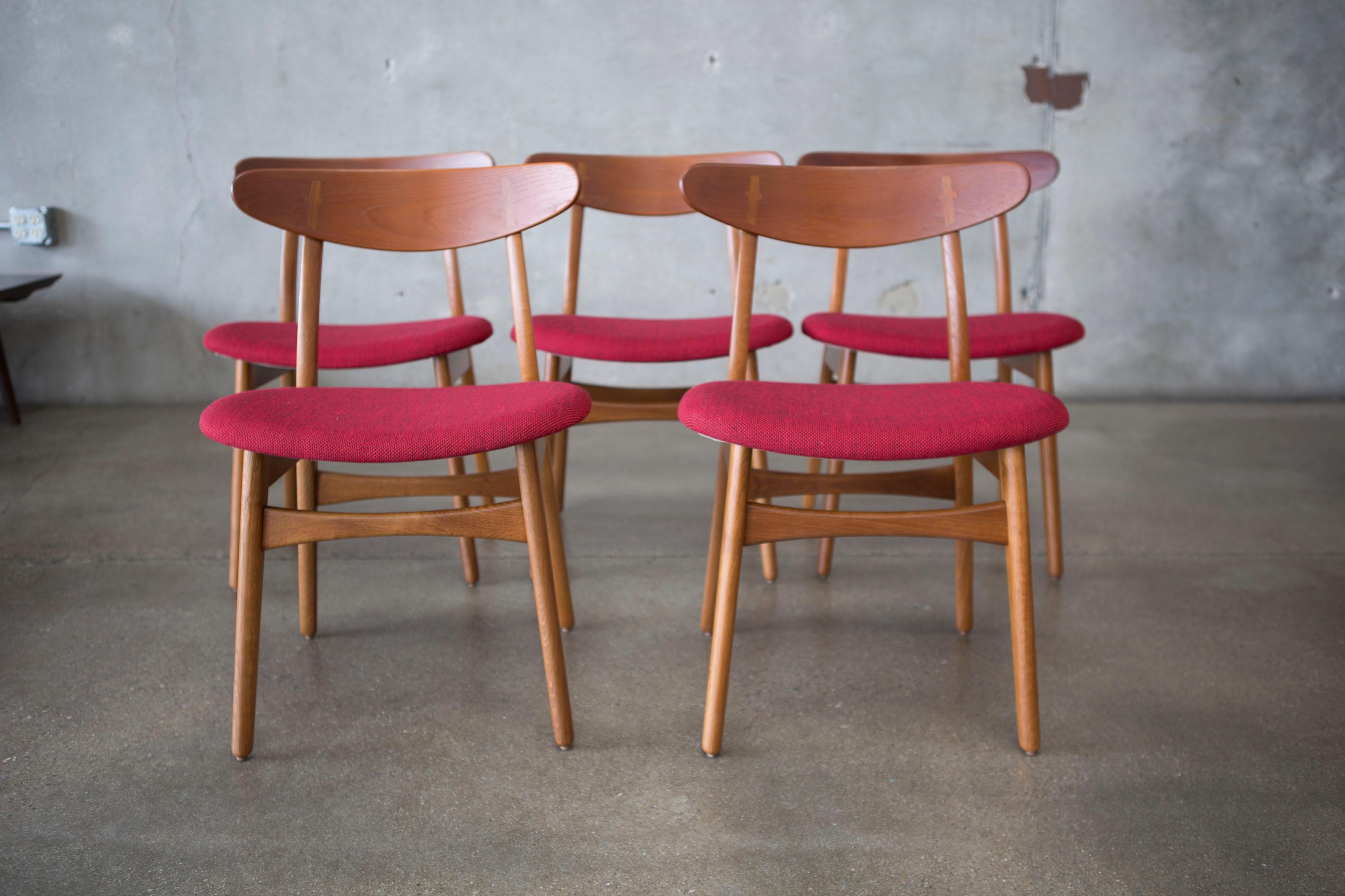 Hans J. Wegner CH30 Chairs in Teak and Oak Set of Five, Denmark, 1950s 12