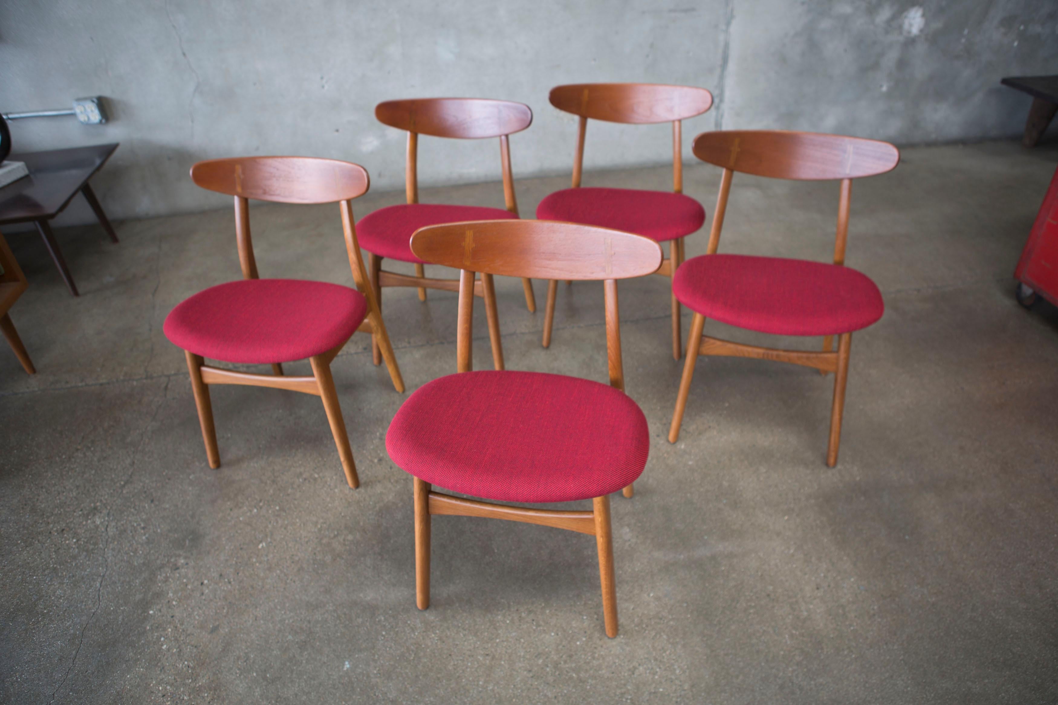 Mid-Century Modern Hans J. Wegner CH30 Chairs in Teak and Oak Set of Five, Denmark, 1950s