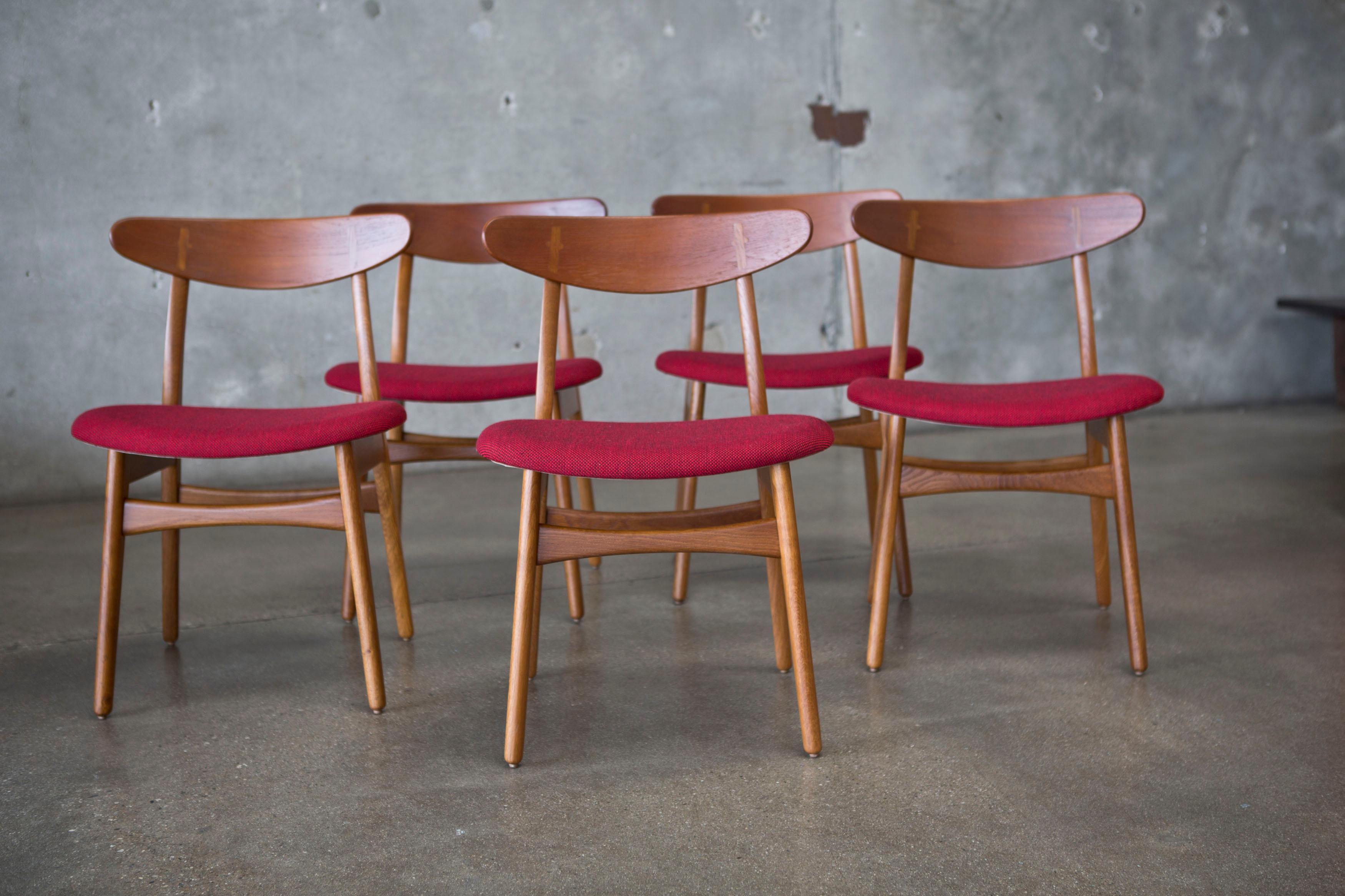20th Century Hans J. Wegner CH30 Chairs in Teak and Oak Set of Five, Denmark, 1950s