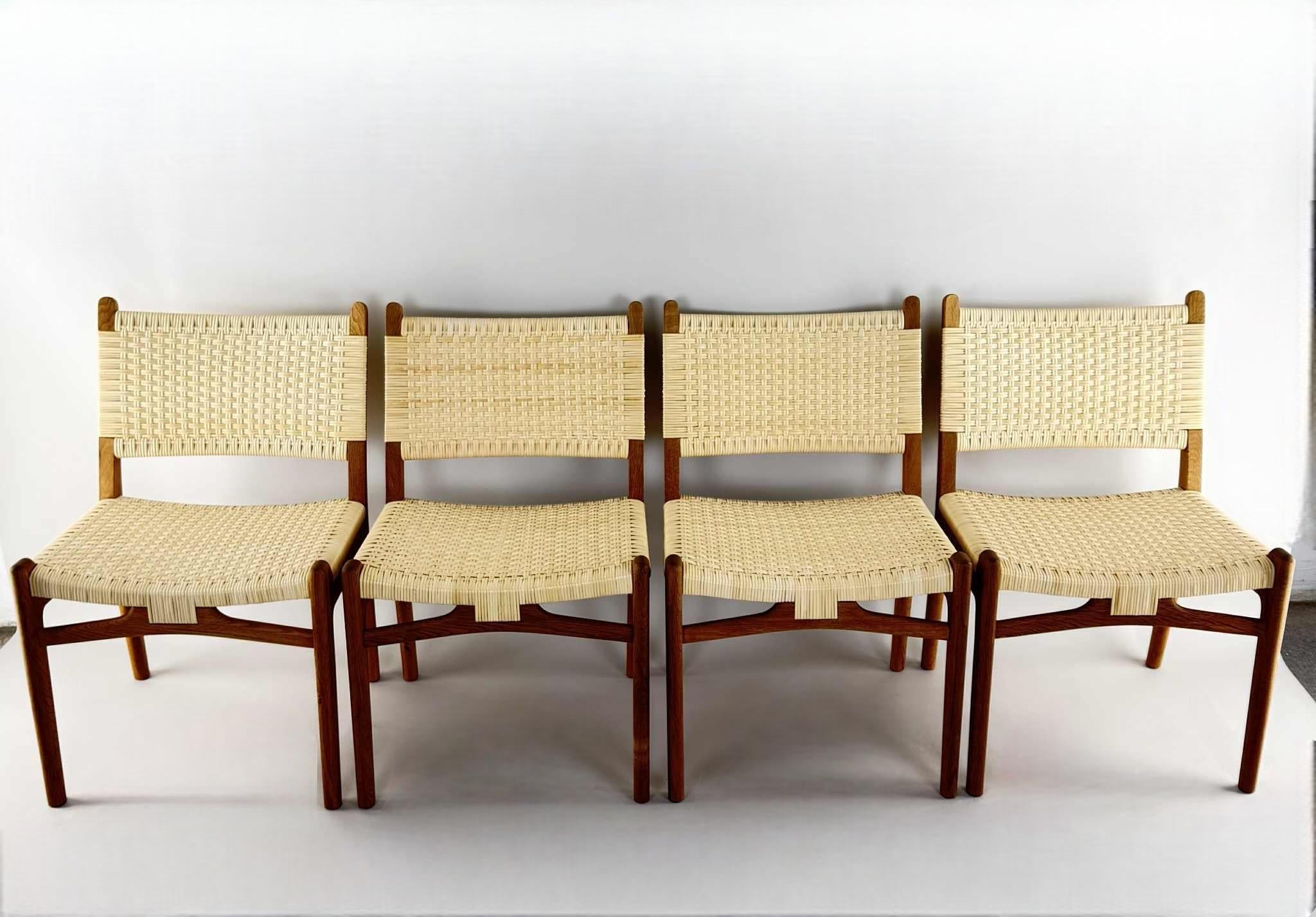 HANS J. WEGNER (Dänemark, 1914 - 2007).
4 CH31-Stühle.
Eichenholz.
Neues restauriertes Holz und neues Geflecht.
Abmessungen: 80 x 52 x 42 cm ; 44 cm (Sitzhöhe)

Ein Satz von vier Stühlen, entworfen von Hans J. Wegner, mit einer einfachen und soliden