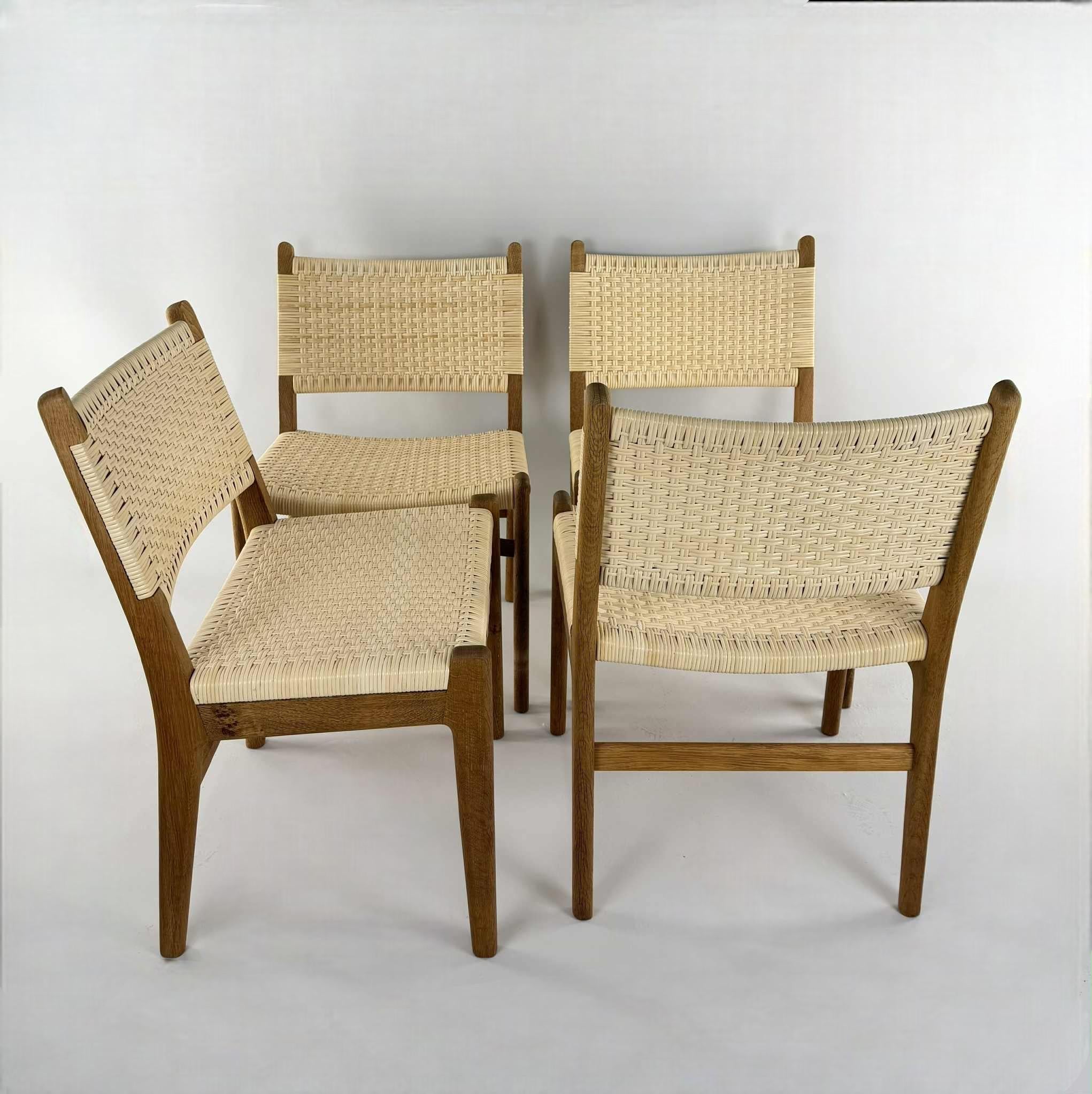 Hans J. Wegner CH31 dining chairs (Dänisch) im Angebot