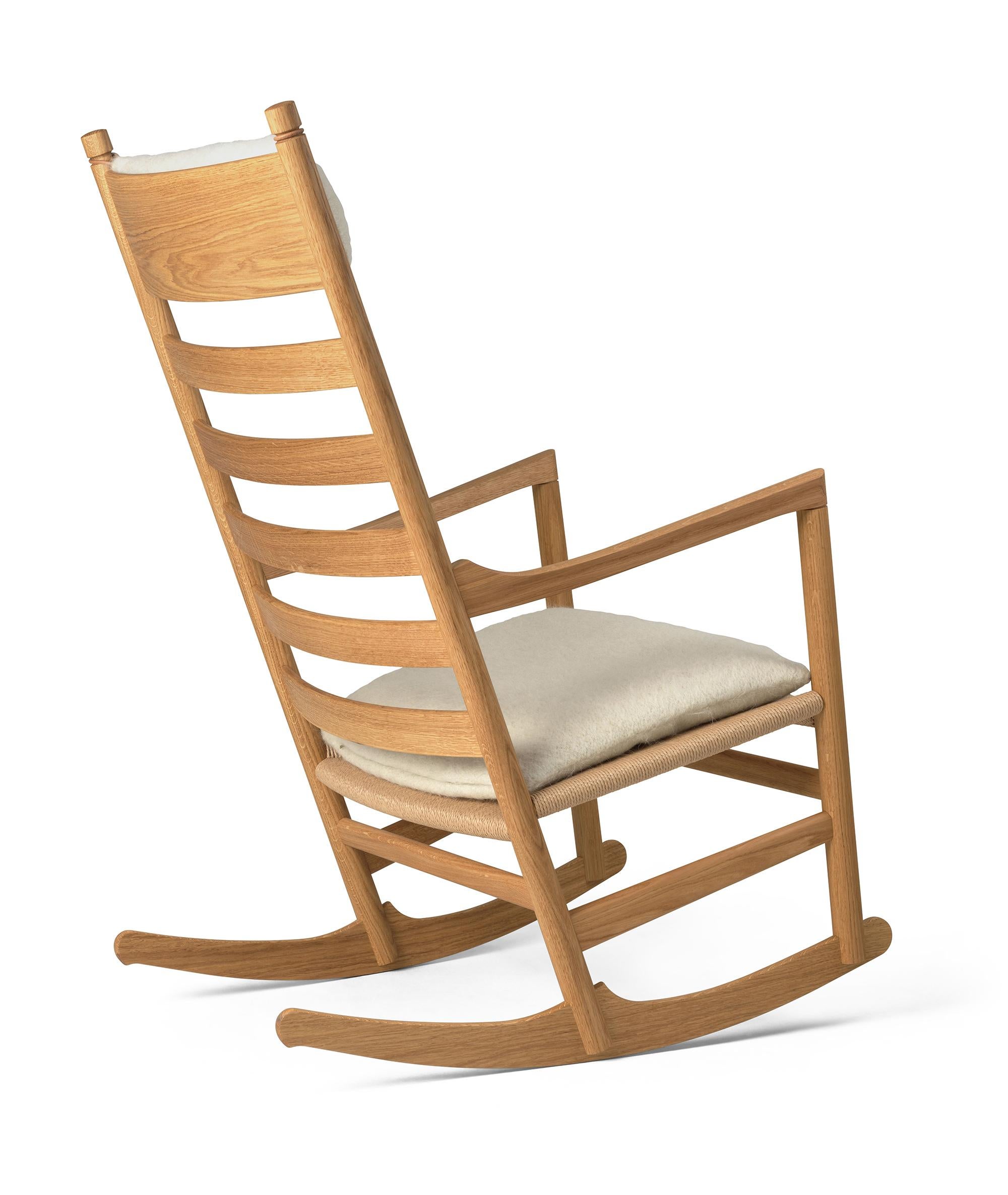 Hans J. Wegner 'CH45' Rocking Chair for Carl Hansen & Son in Oak Oil In New Condition For Sale In Glendale, CA