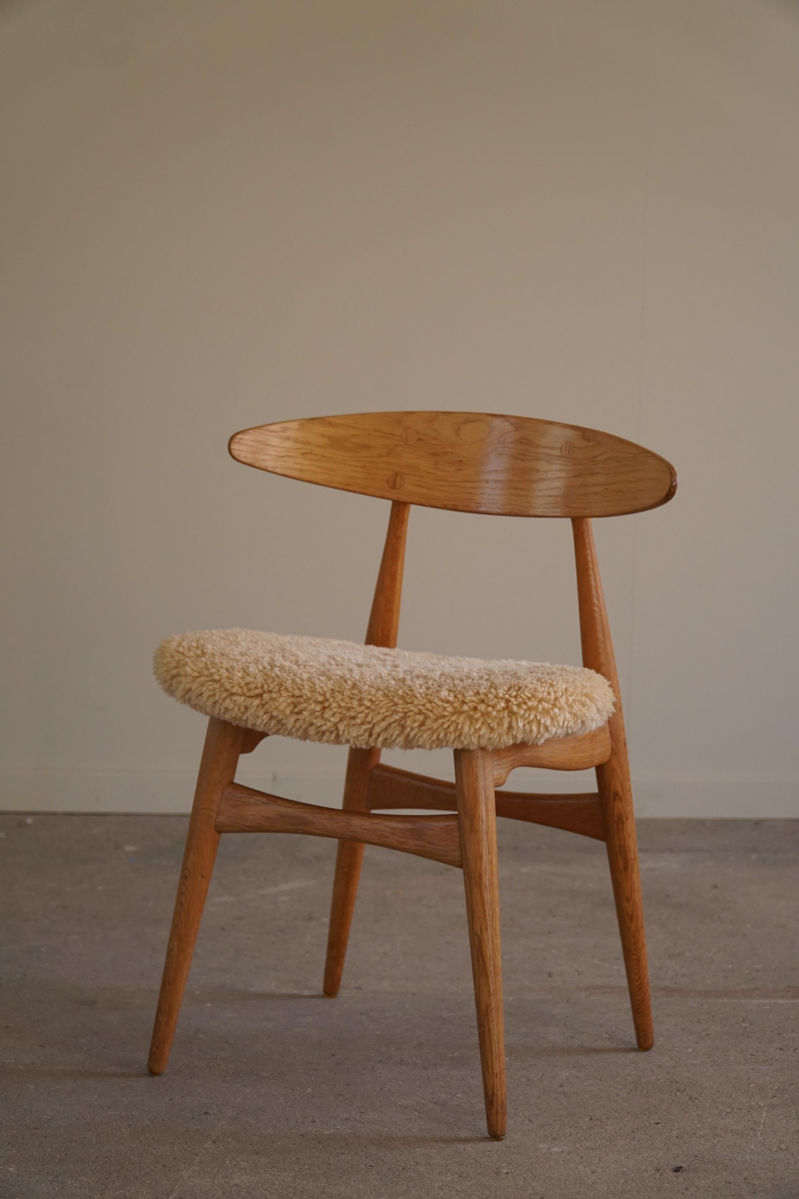 Hans J. Wegner, Chair in Oak & Lambswool, Model CH33, Danish Modern, 1960s 4