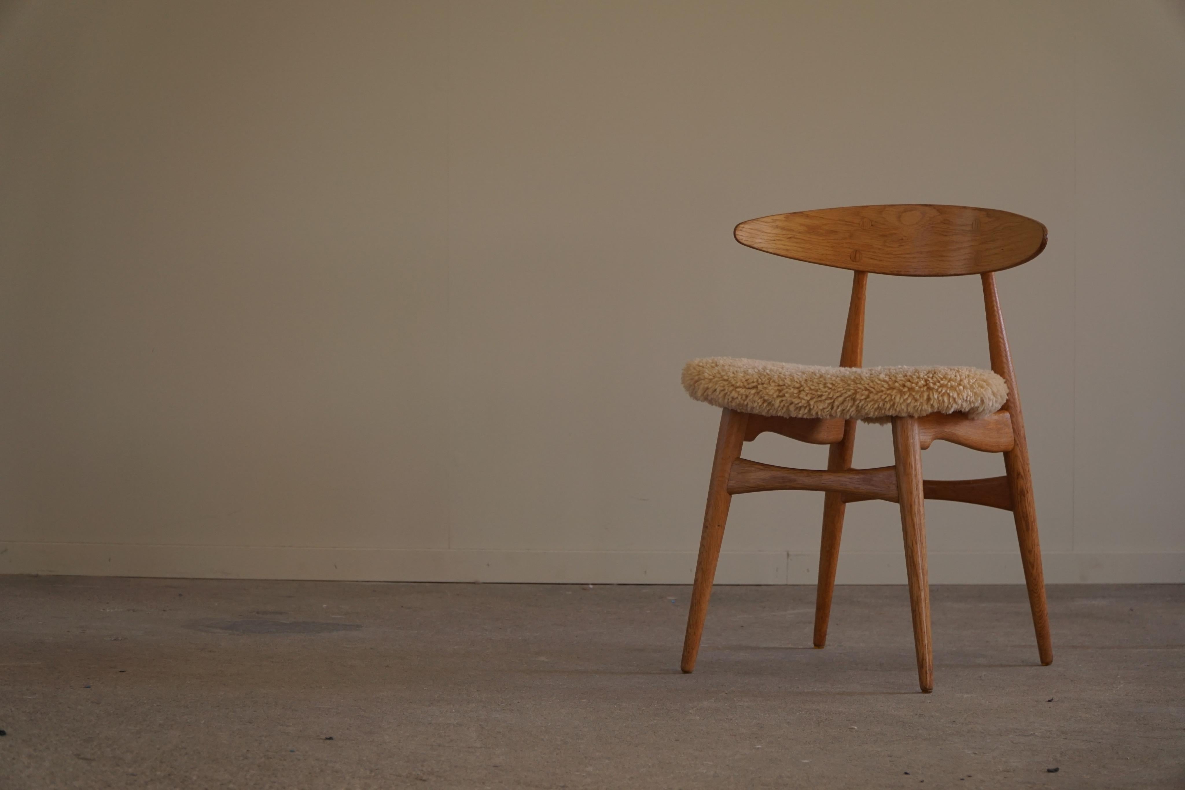 Hans J. Wegner, Chair in Oak & Lambswool, Model CH33, Danish Modern, 1960s 5