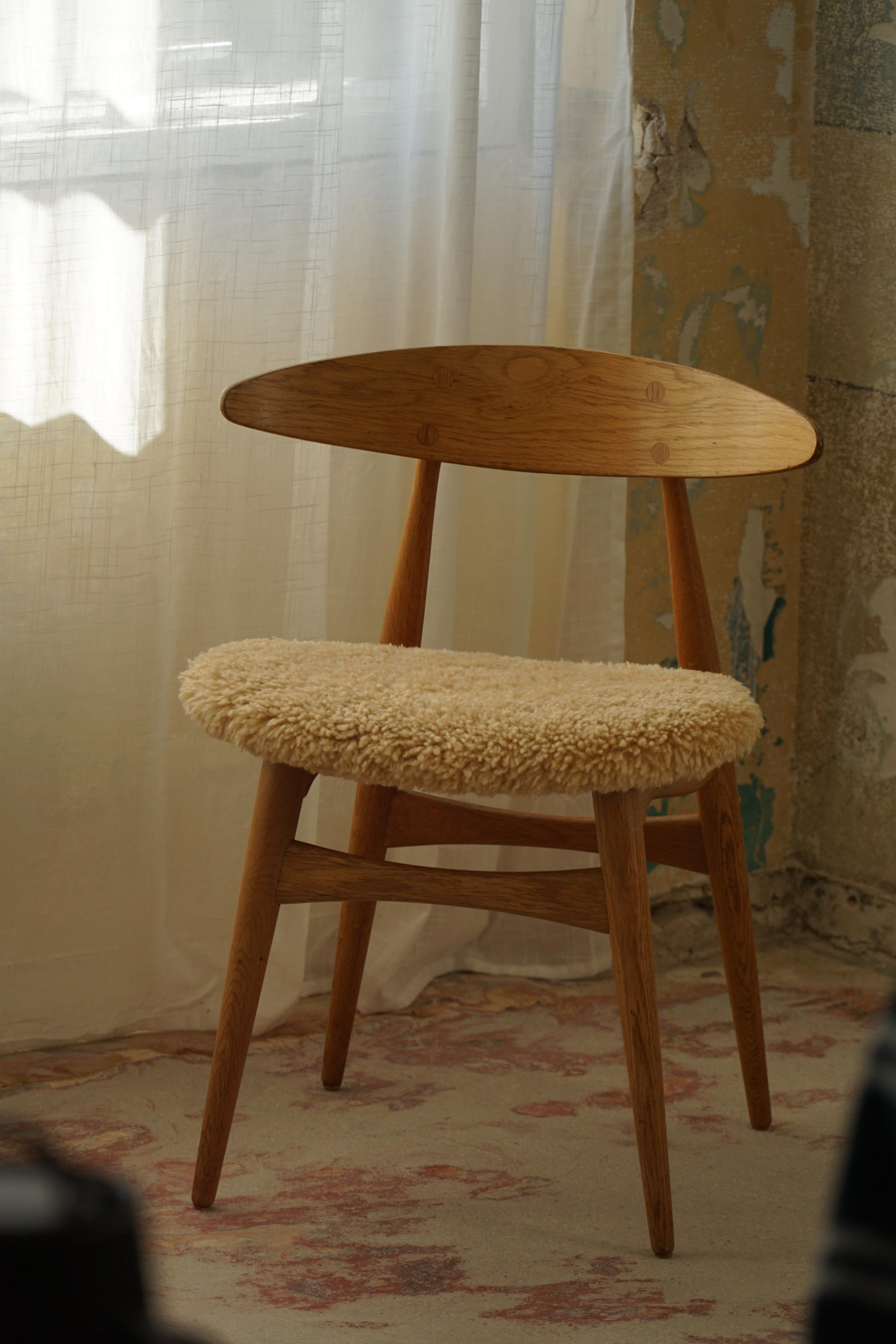 Wool Hans J. Wegner, Chair in Oak & Lambswool, Model CH33, Danish Modern, 1960s
