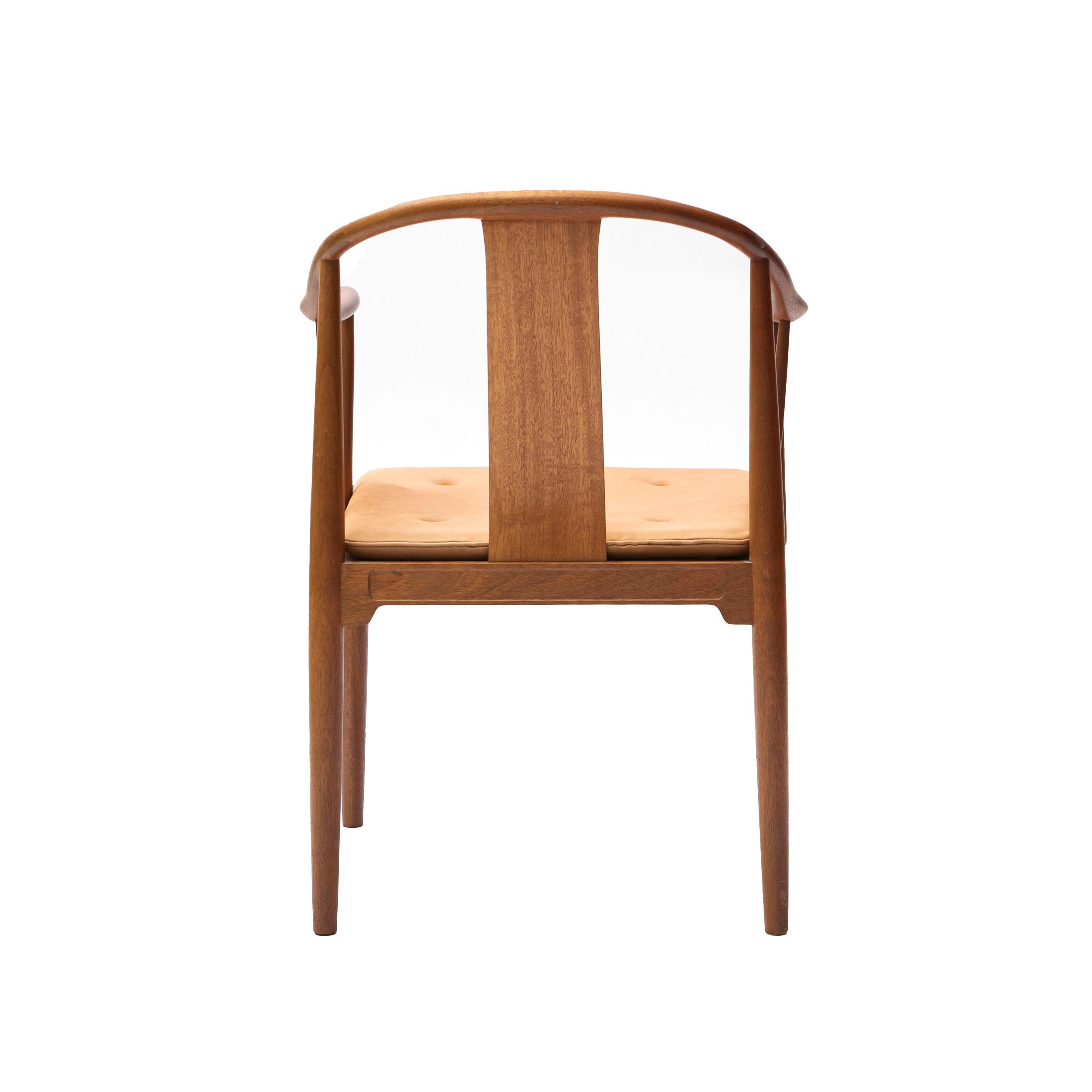 Hans J. Wegner 'Silla China' para Fritz Hansen En Caoba Escandinavo moderno en venta