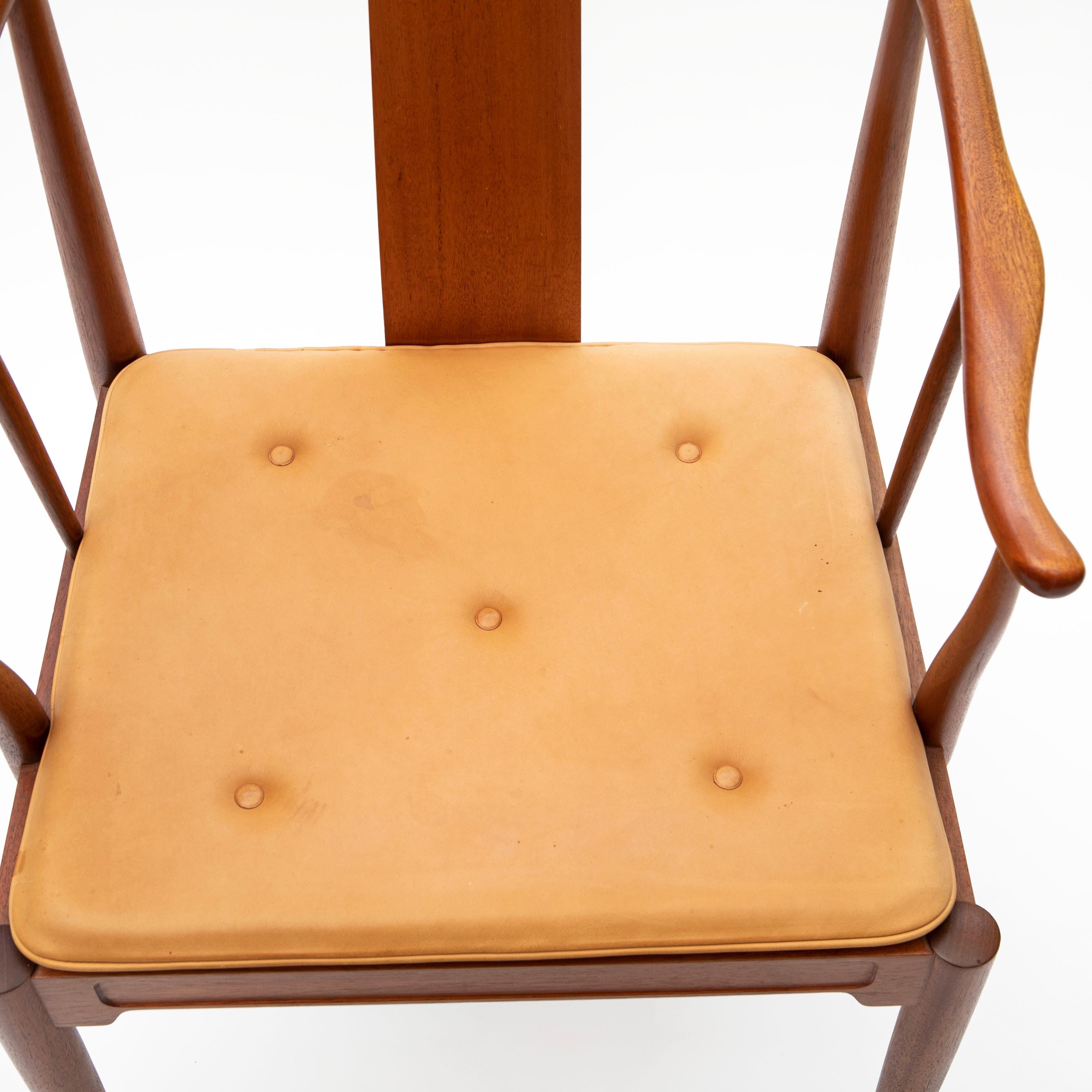 Hans J. Wegner 'China Chair' for Fritz Hansen In Mahogany In Good Condition For Sale In Kastrup, DK