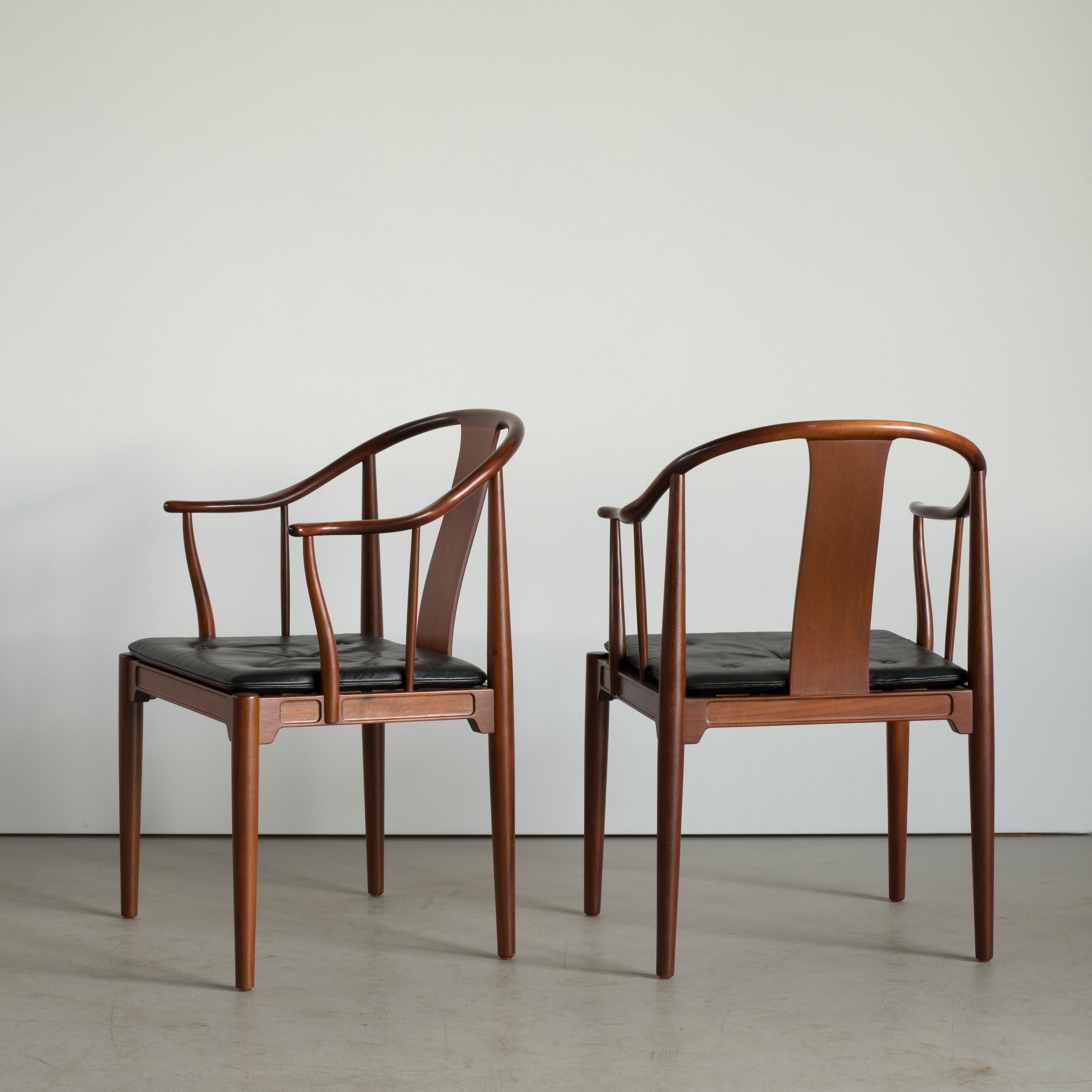 Chinesischer Stuhl aus Nussbaumholz von Hans J. Wegner für Fritz Hansen (Skandinavische Moderne) im Angebot