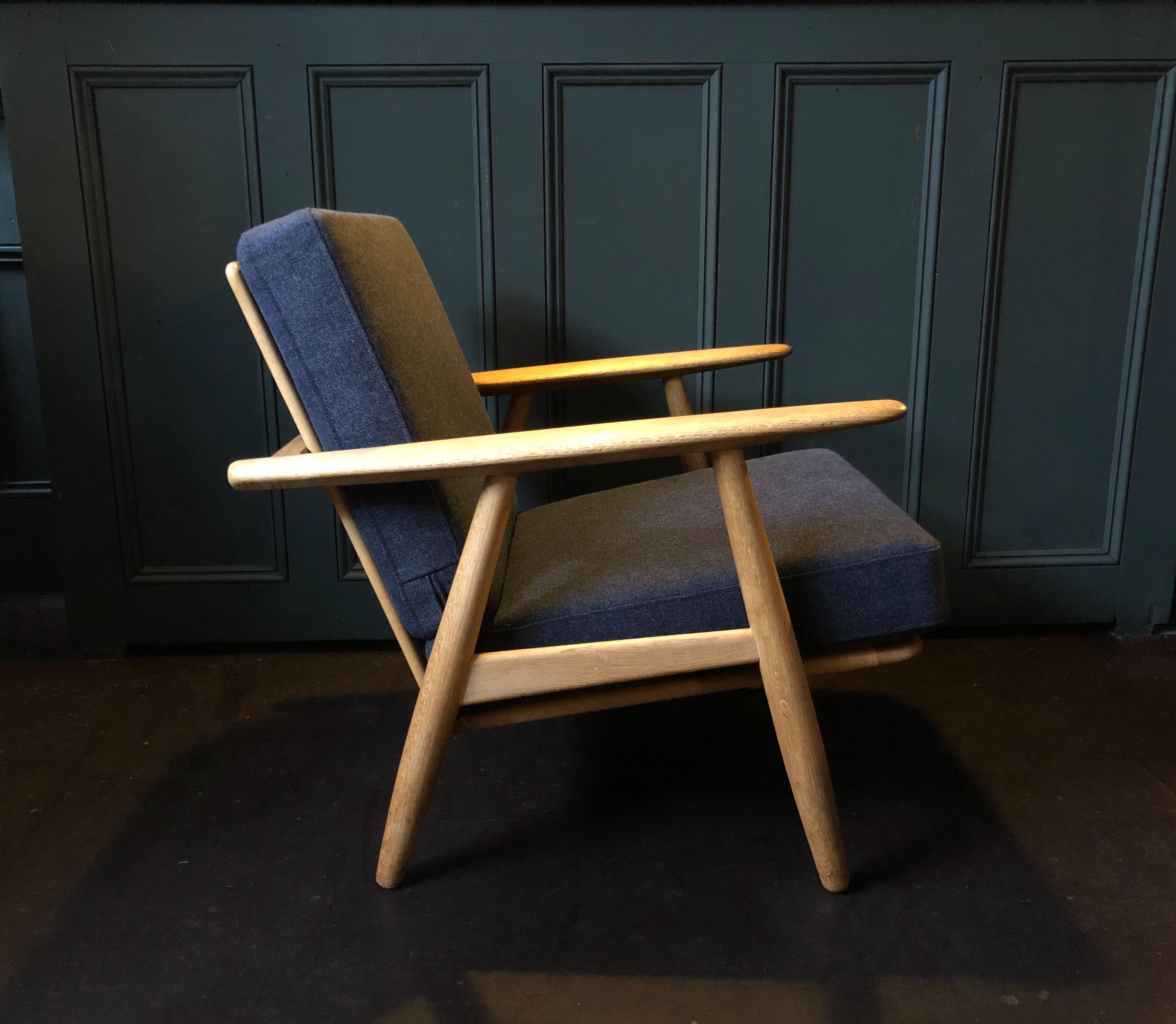 Hans J Wegner Cigar Chair, Original Model ge240, Reupholstered In Good Condition In London, GB