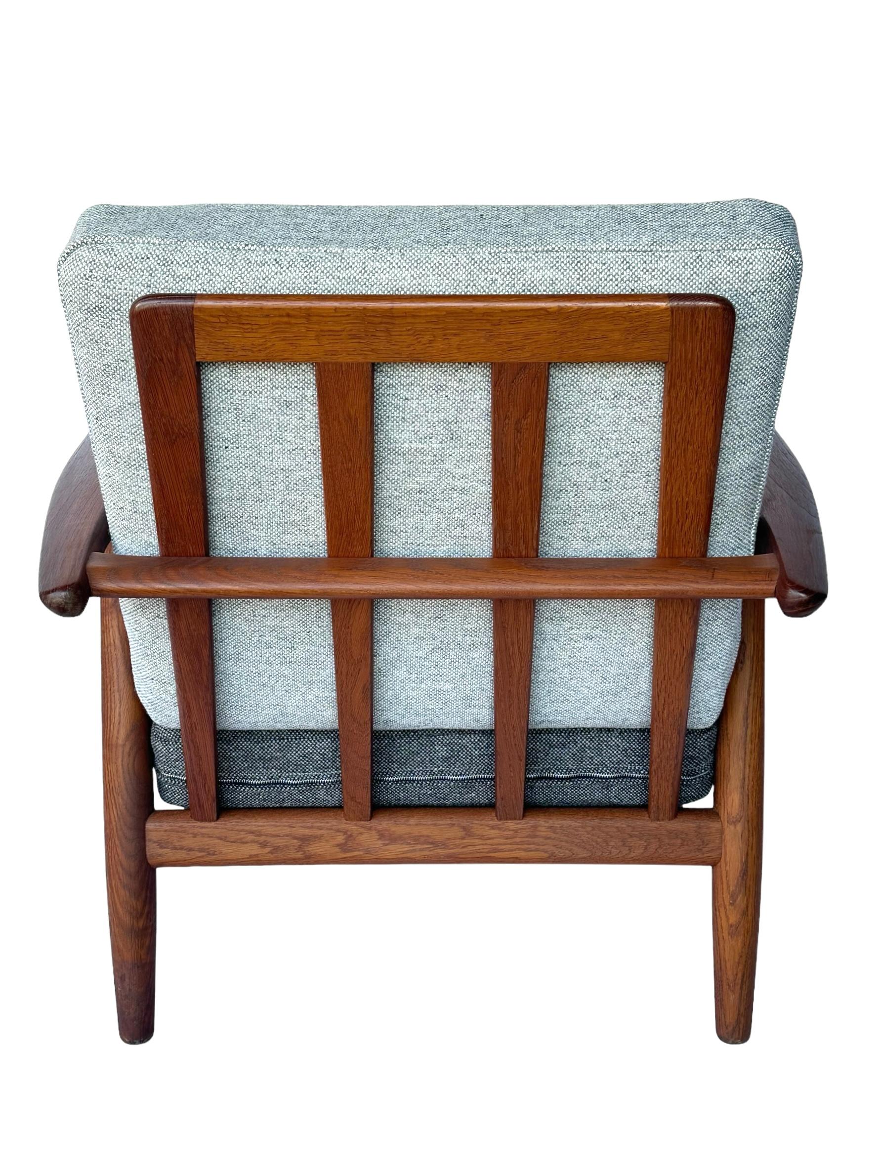 Hans J. Wegner Cigar Lounge Chair in Teak with New Maharam Upholstery For Sale 4