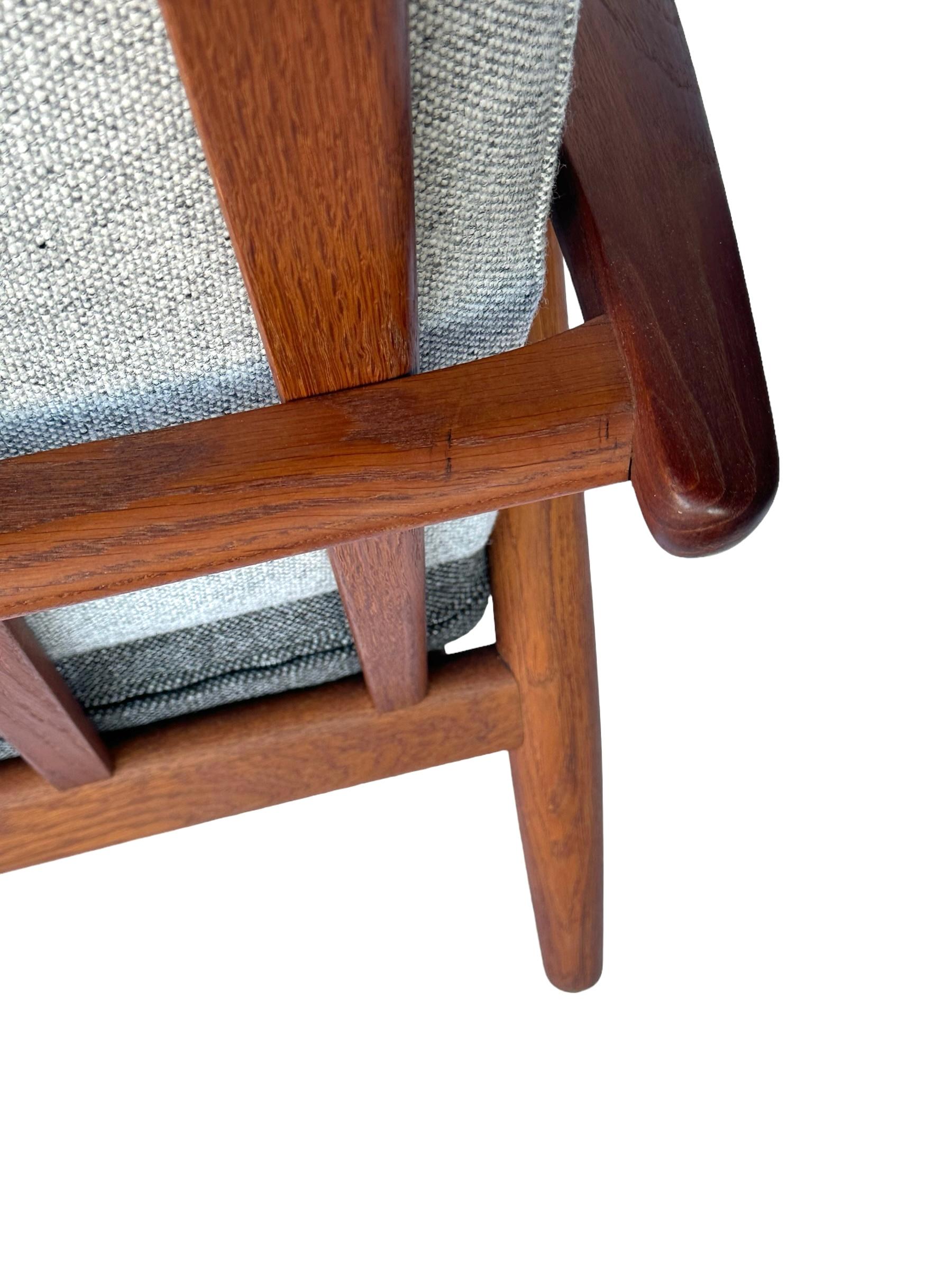 Hans J. Wegner Cigar Lounge Chair in Teak with New Maharam Upholstery For Sale 7