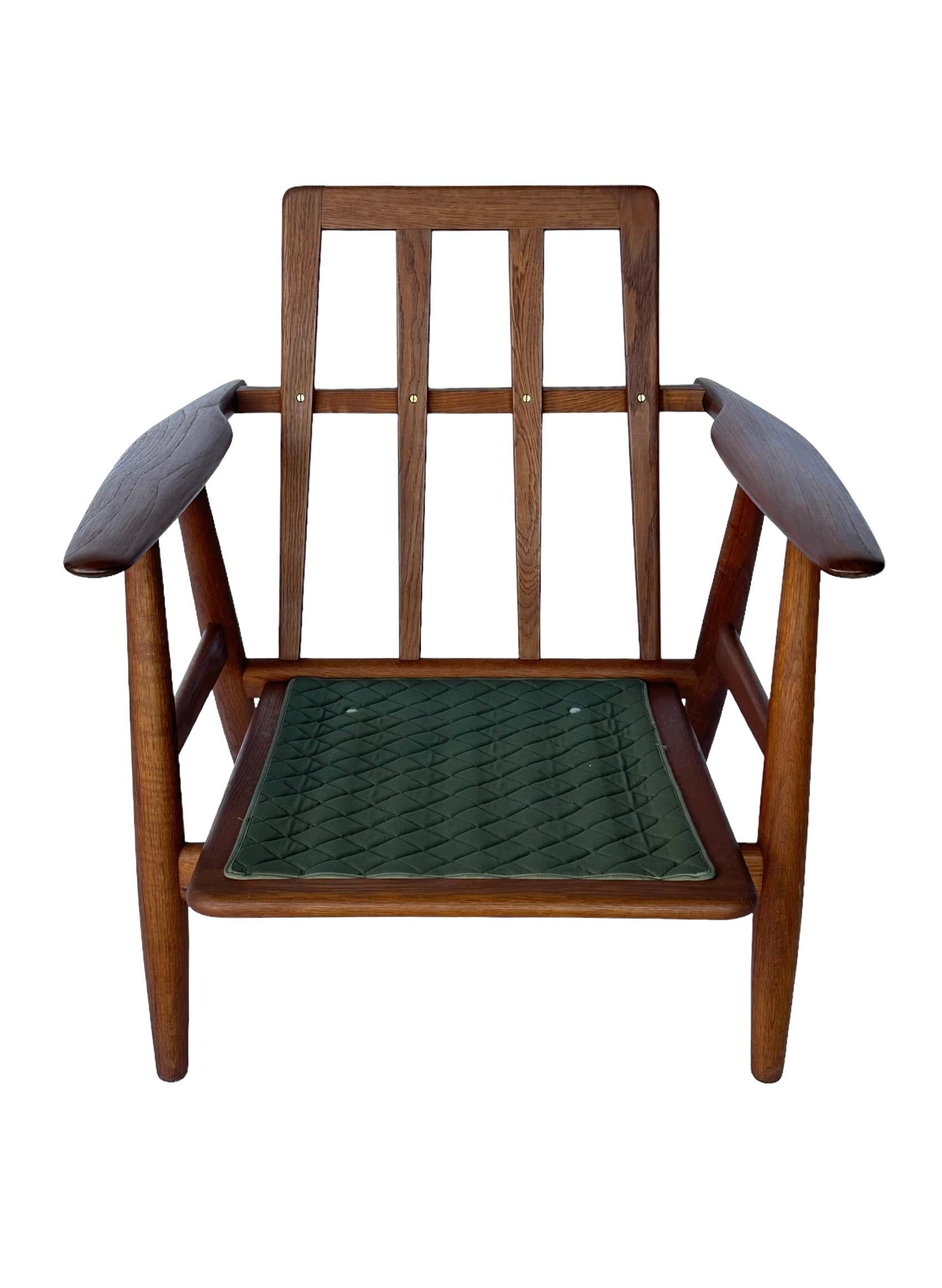 Hans J. Wegner Cigar Lounge Chair in Teak with New Maharam Upholstery For Sale 10