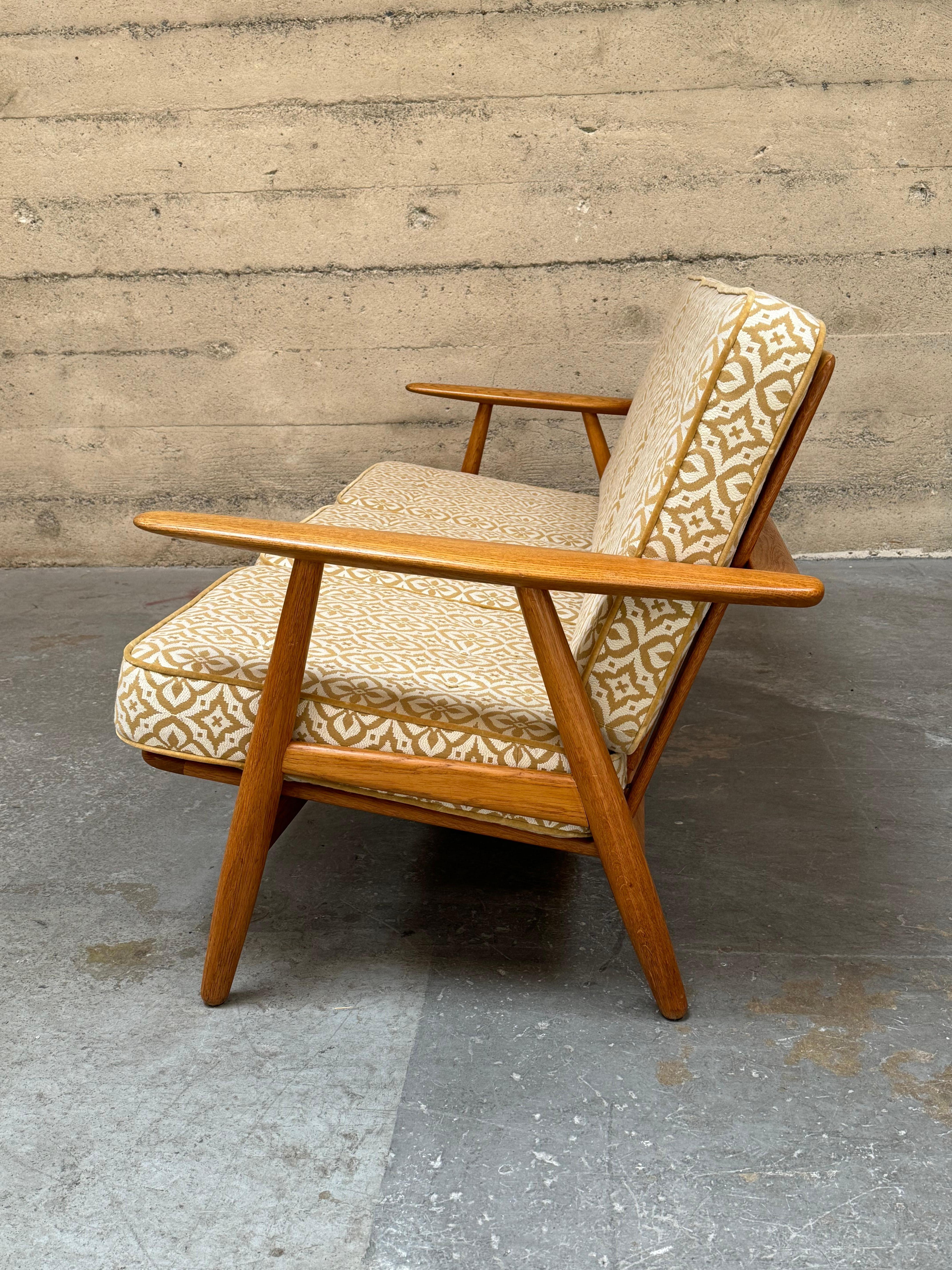 Hans J. Wegner “Cigar Sofa” GE 240 In Good Condition In Oakland, CA