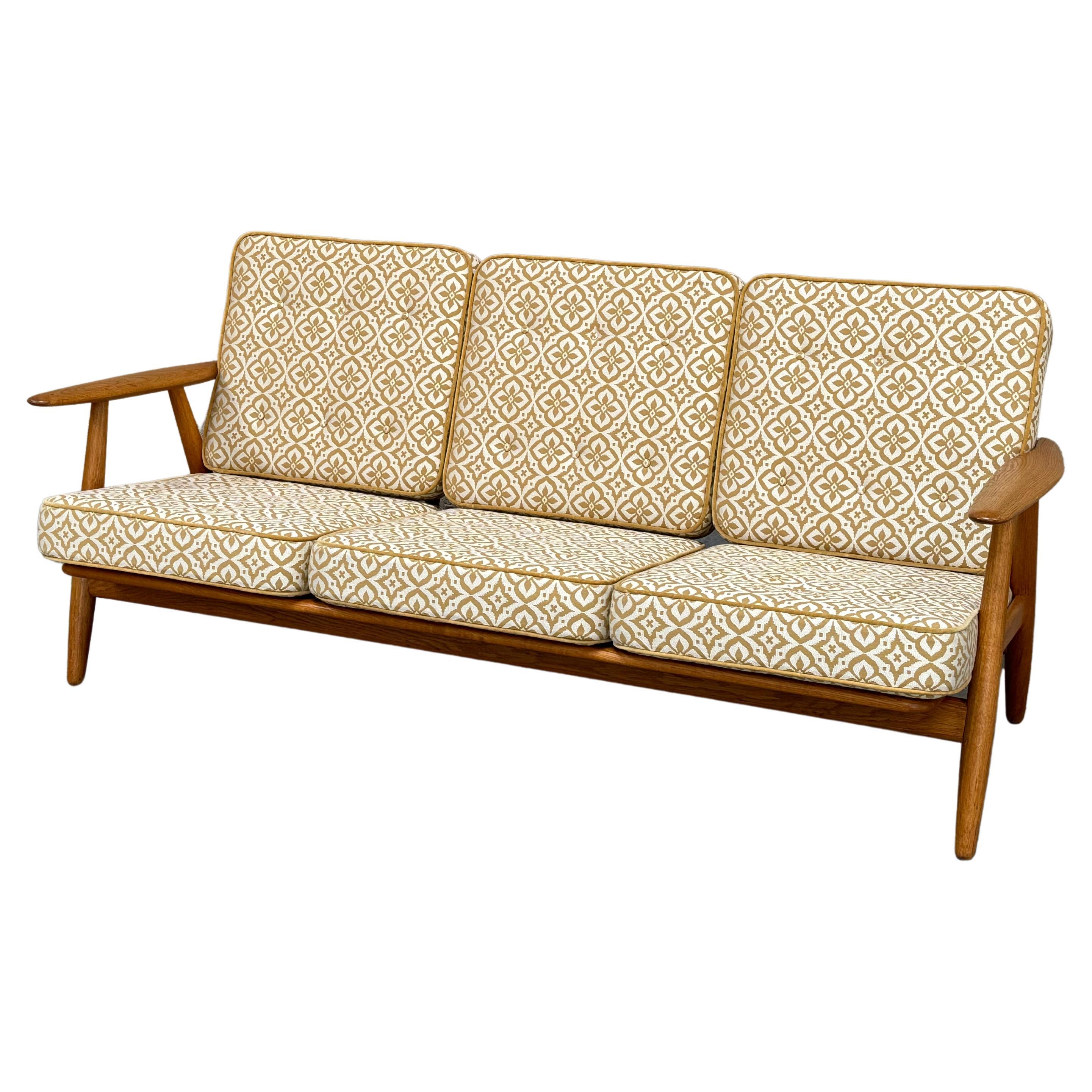 Hans J. Wegner Zigarren-Sofa GE 240 im Angebot