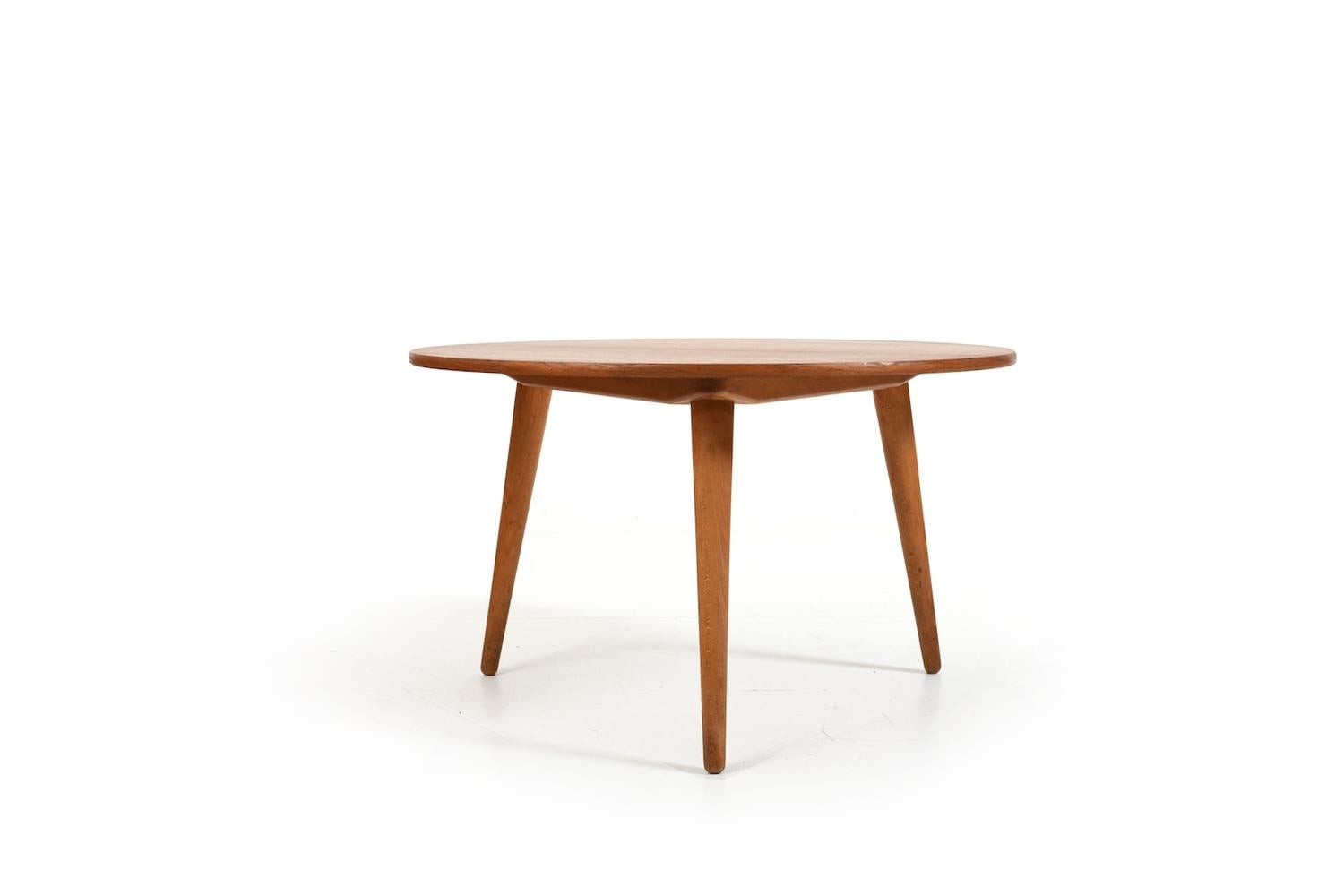 Scandinavian Modern Hans J. wegner Coffee Table AT-8 Early prod. 1950s For Sale