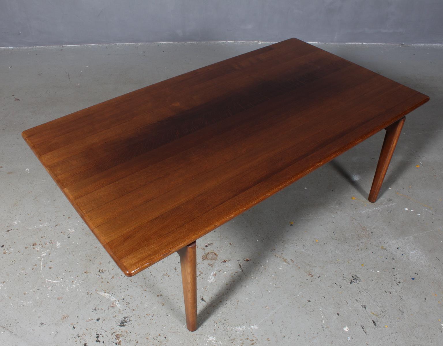 Hans J. Wegner coffee table, solid smoked oak.

Model GE-15, made by GETAMA, Denmark.