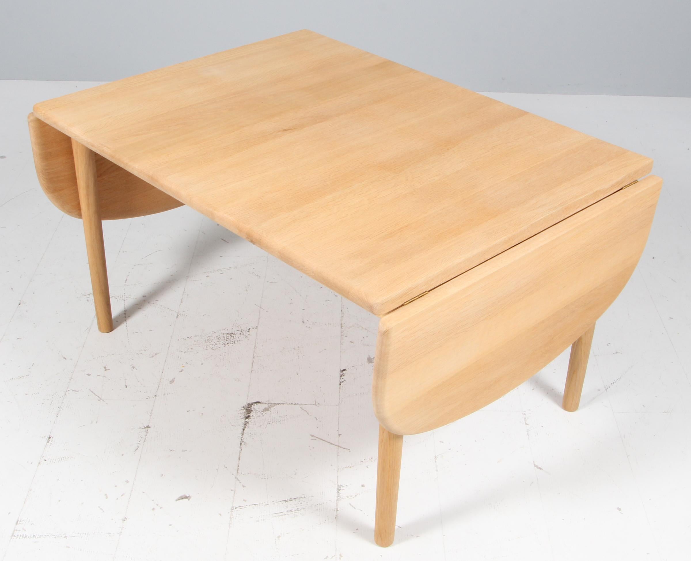 Hans J. Wegner Coffee Table, oak, model GE85 (Skandinavische Moderne) im Angebot