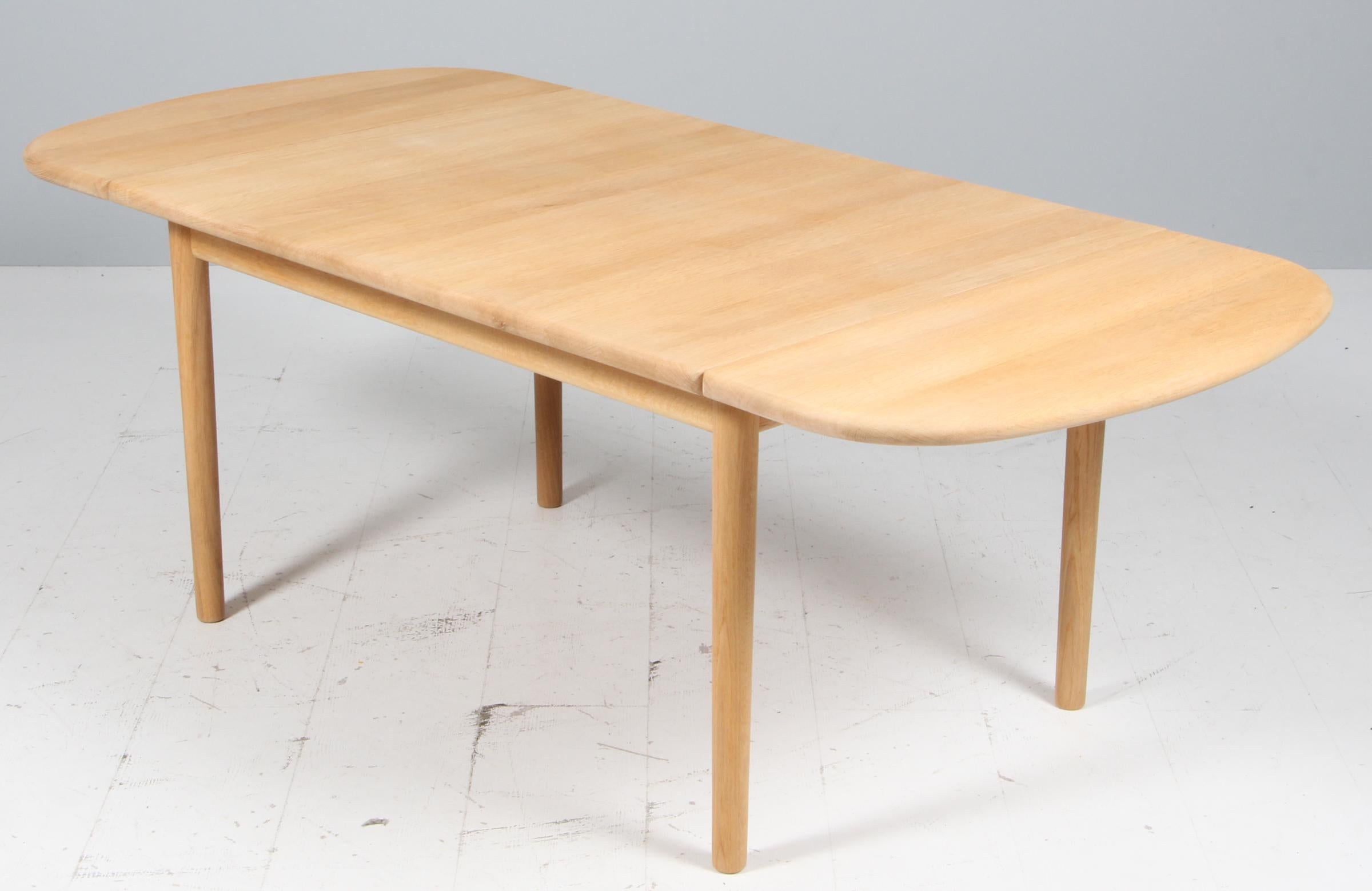 Hans J. Wegner Coffee Table, oak, model GE85 (Mitte des 20. Jahrhunderts) im Angebot