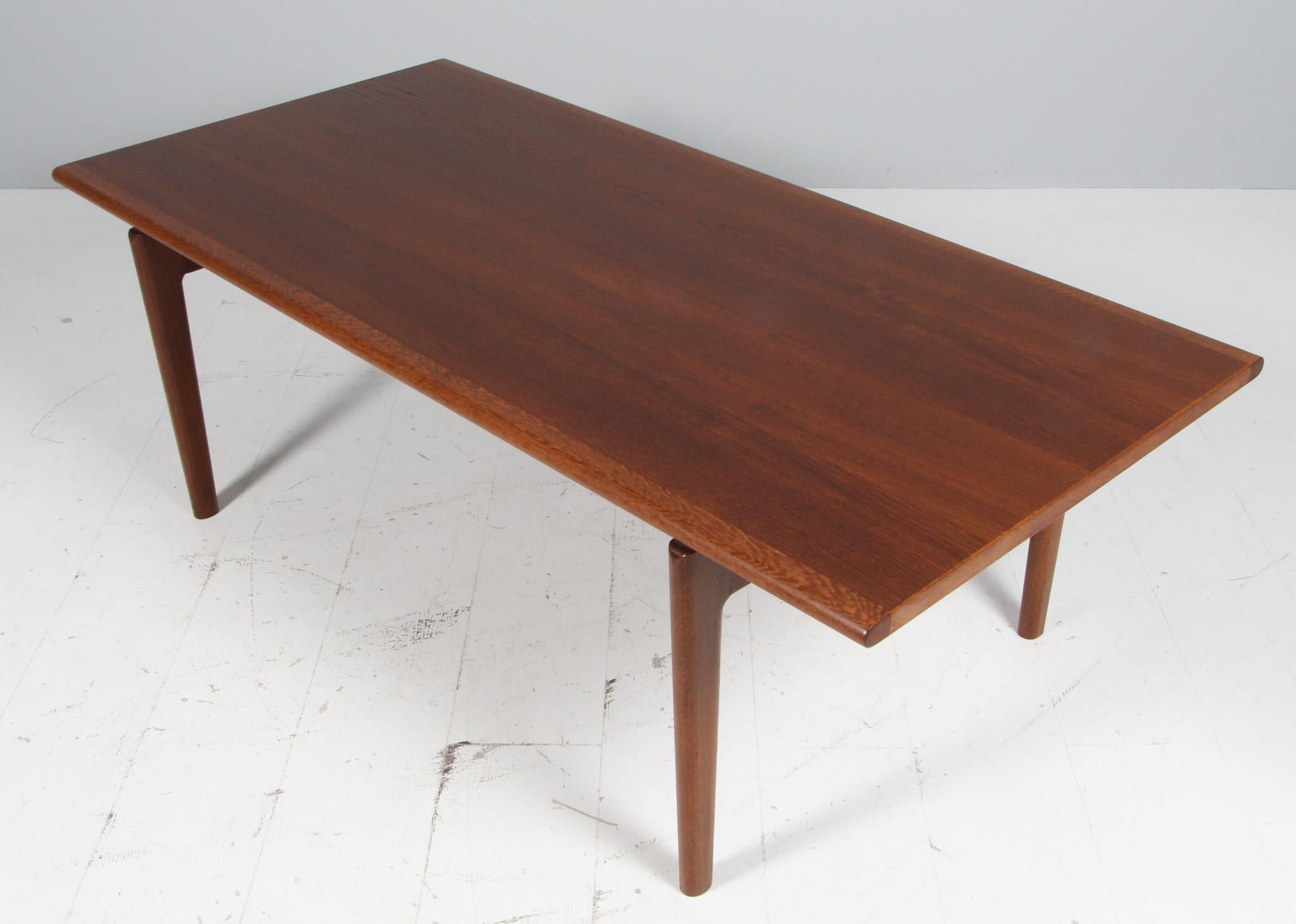 Scandinave moderne Table basse Hans J. Wegner, chêne fumé, modèle GE15 en vente